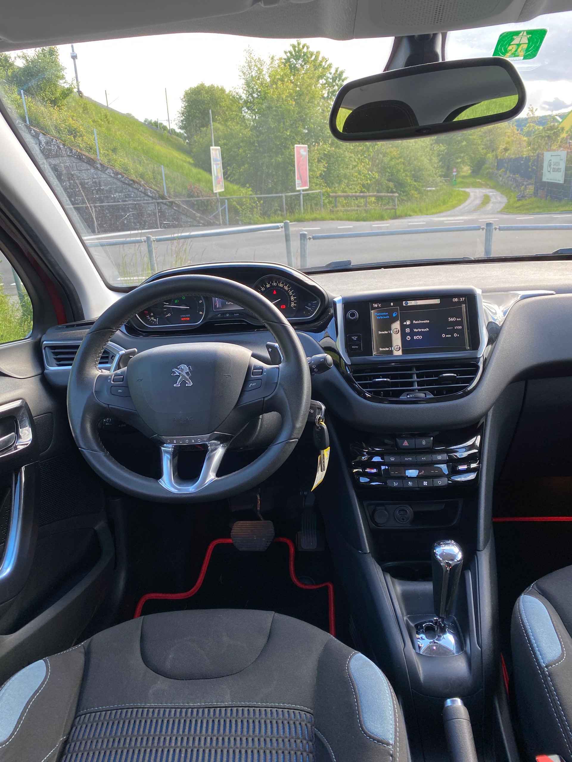 PEUGEOT 208 1.6 e-HDI Allure EGS6-image-6