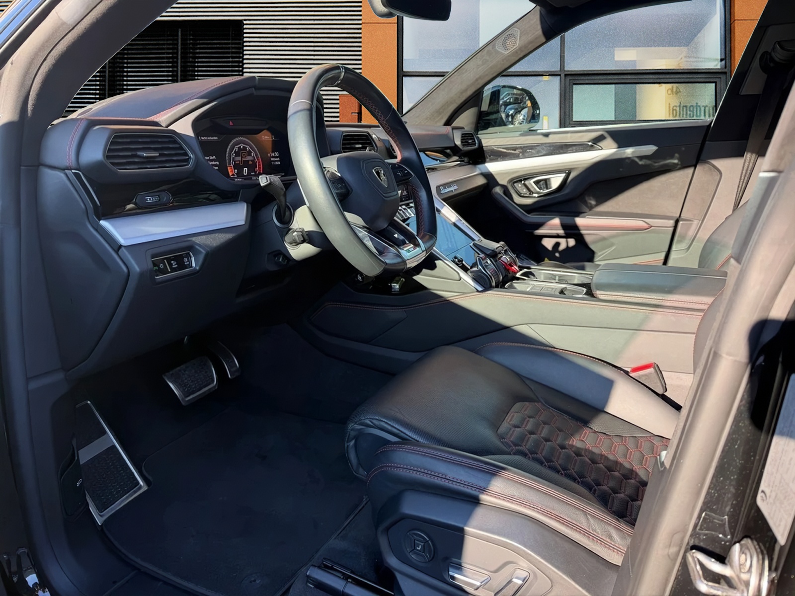 LAMBORGHINI Urus 4.0-image-5