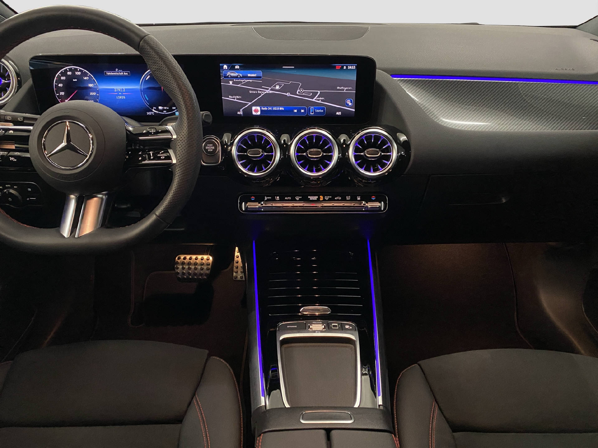 MERCEDES-BENZ GLA 250 e EQ Star AMG Line-image-10