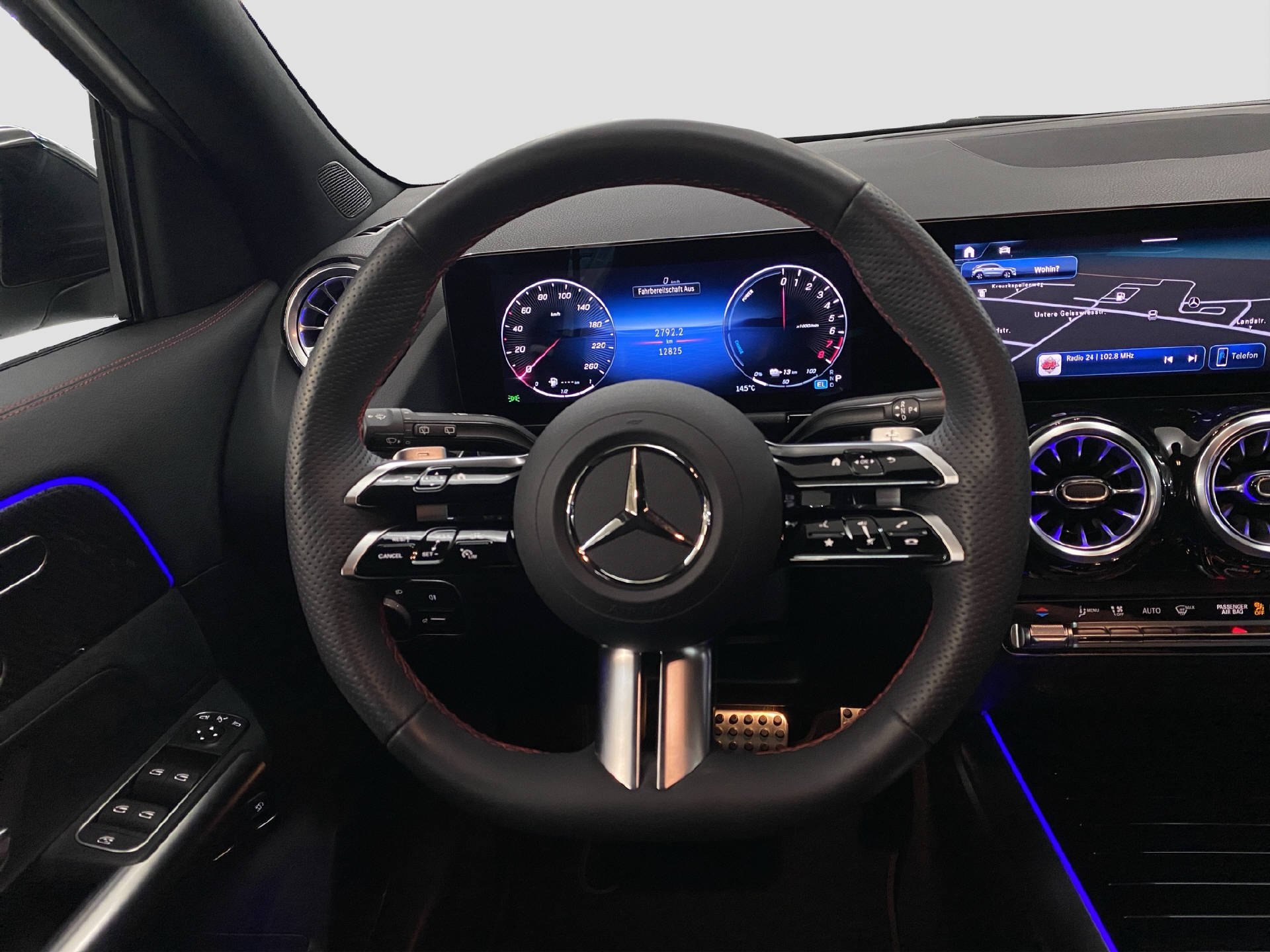 MERCEDES-BENZ GLA 250 e EQ Star AMG Line-image-9