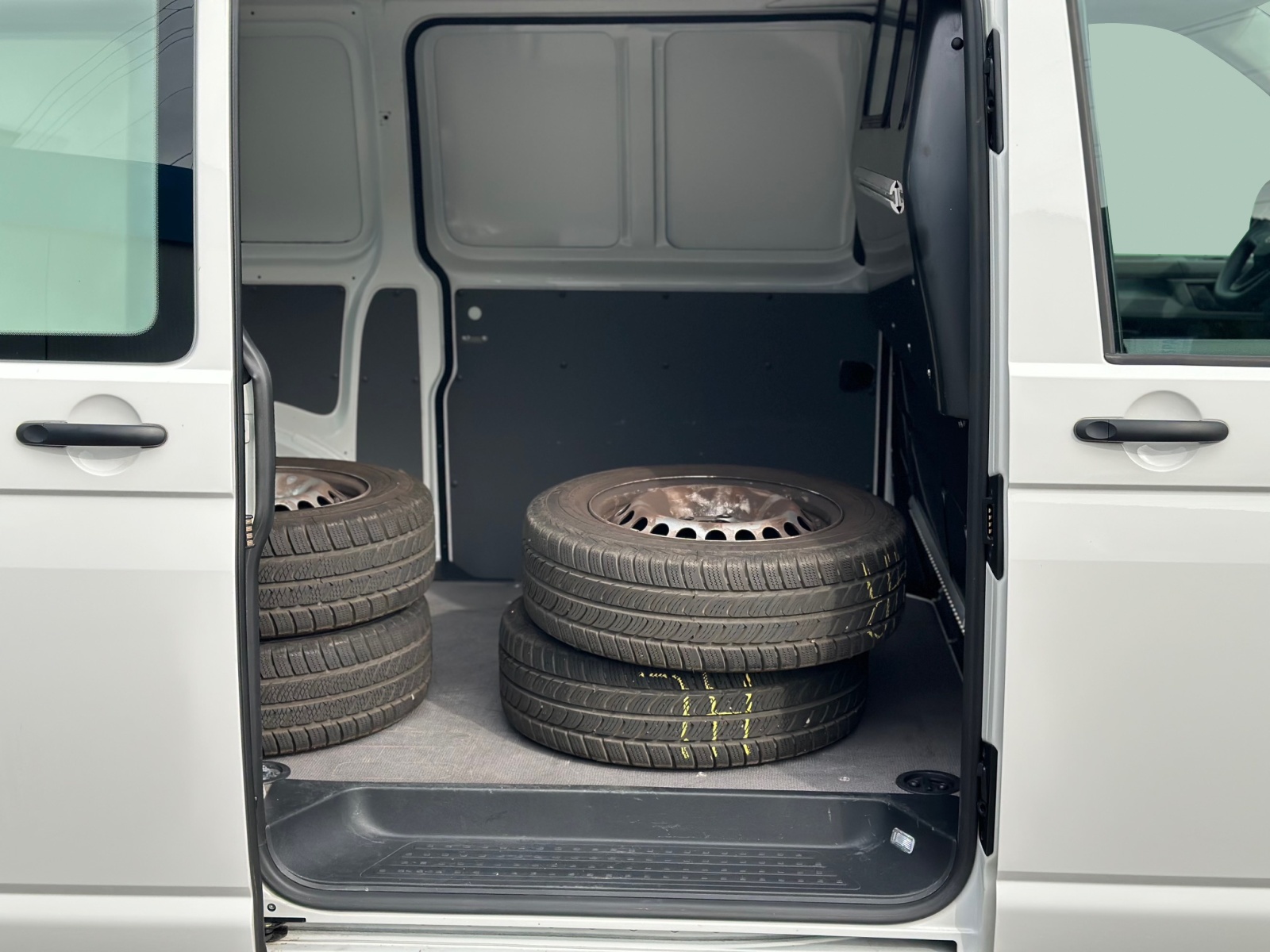 VW T6.1 2.0 TDI DSG-image-13