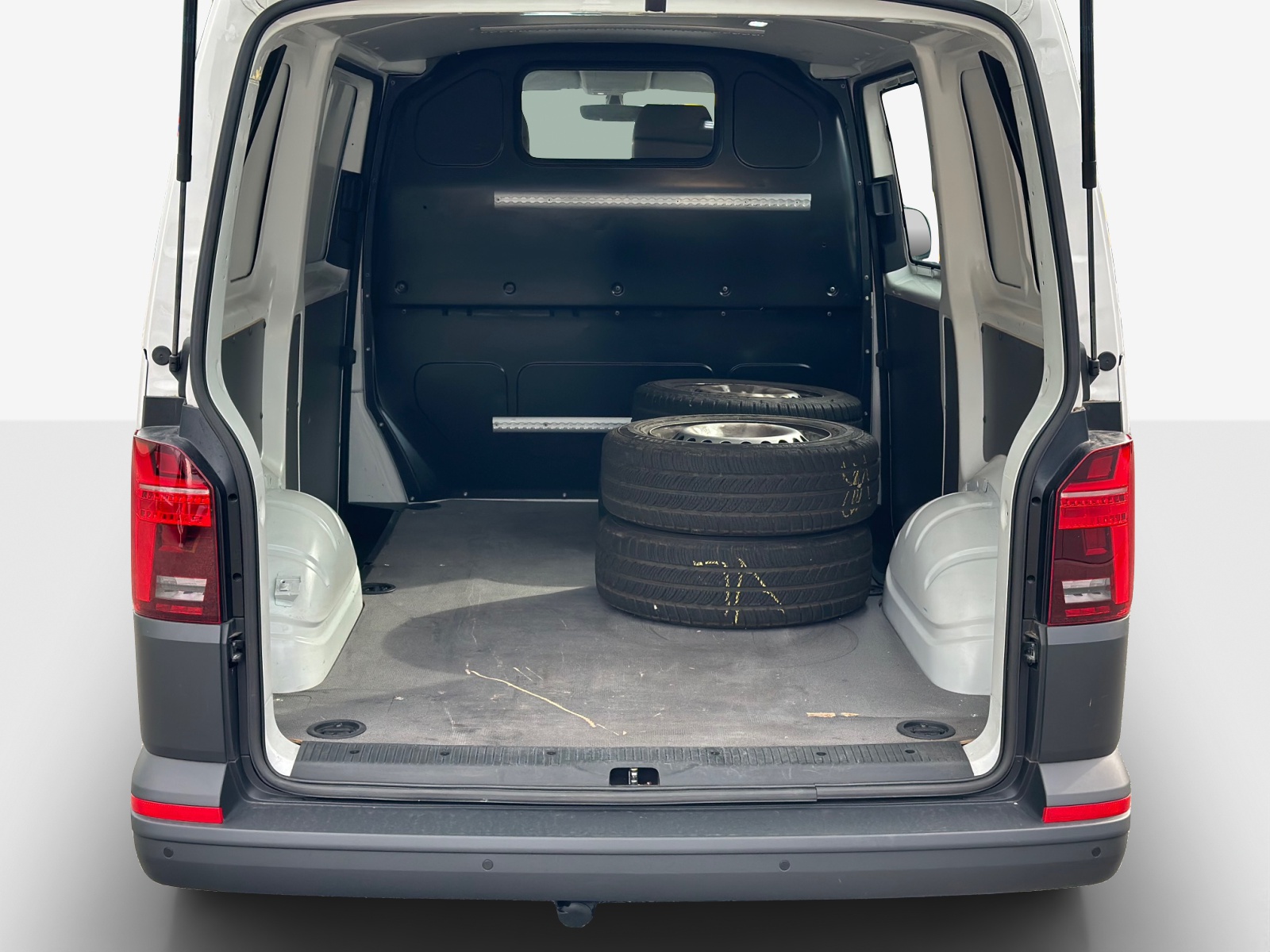 VW T6.1 2.0 TDI DSG-image-12