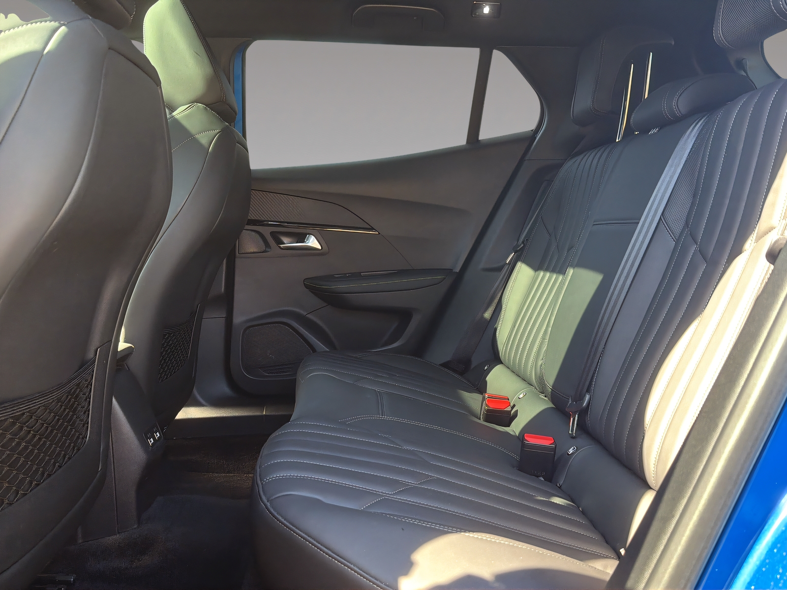 PEUGEOT 2008 e-GT-image-16