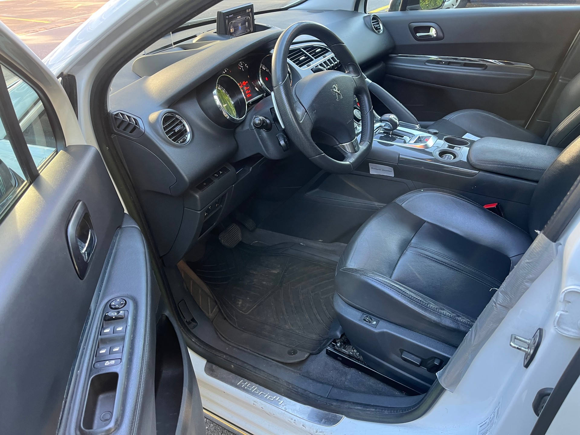 PEUGEOT 3008 HYbrid4 2.0 HDI EGS6-image-9