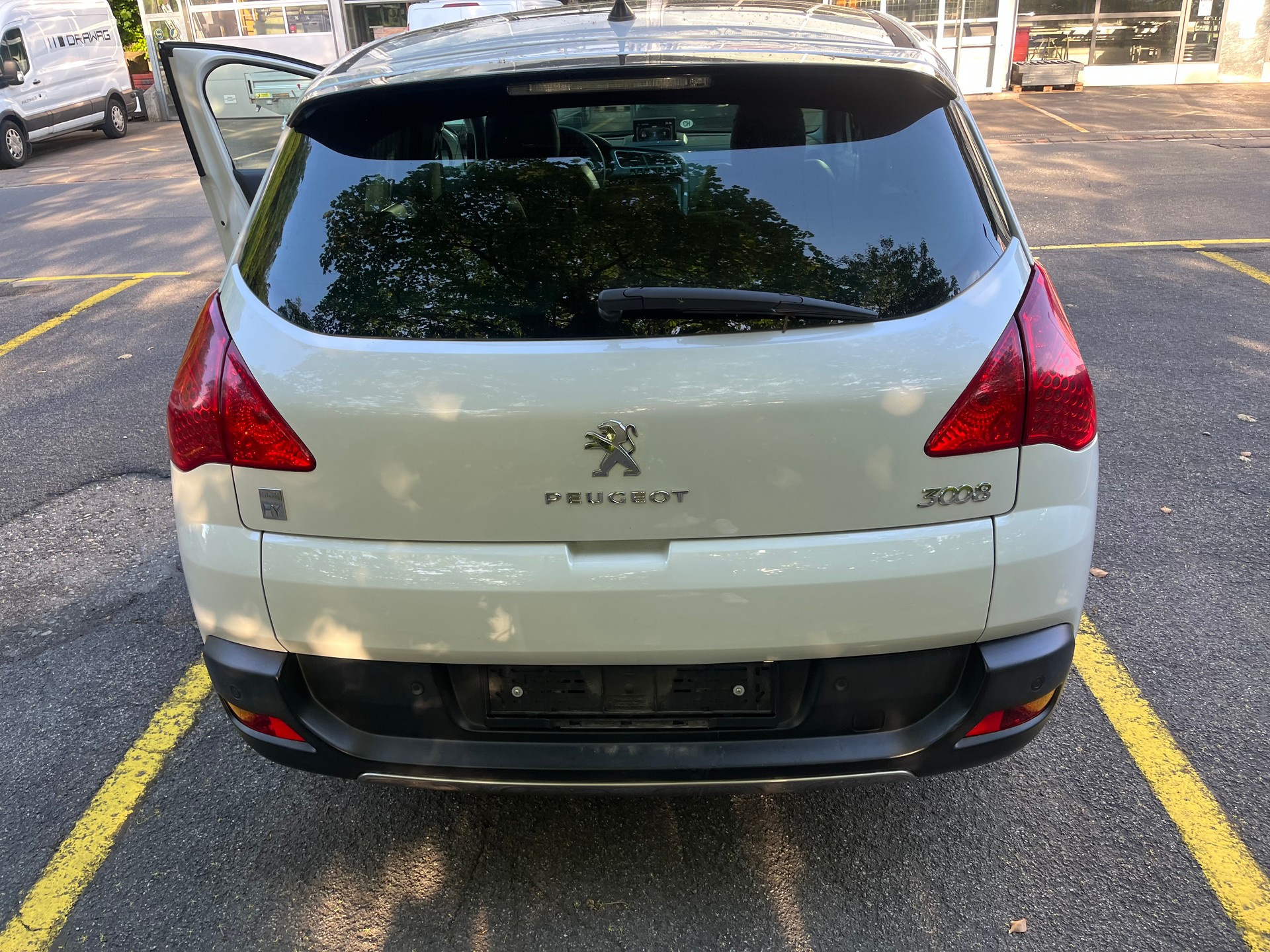 PEUGEOT 3008 HYbrid4 2.0 HDI EGS6-image-5