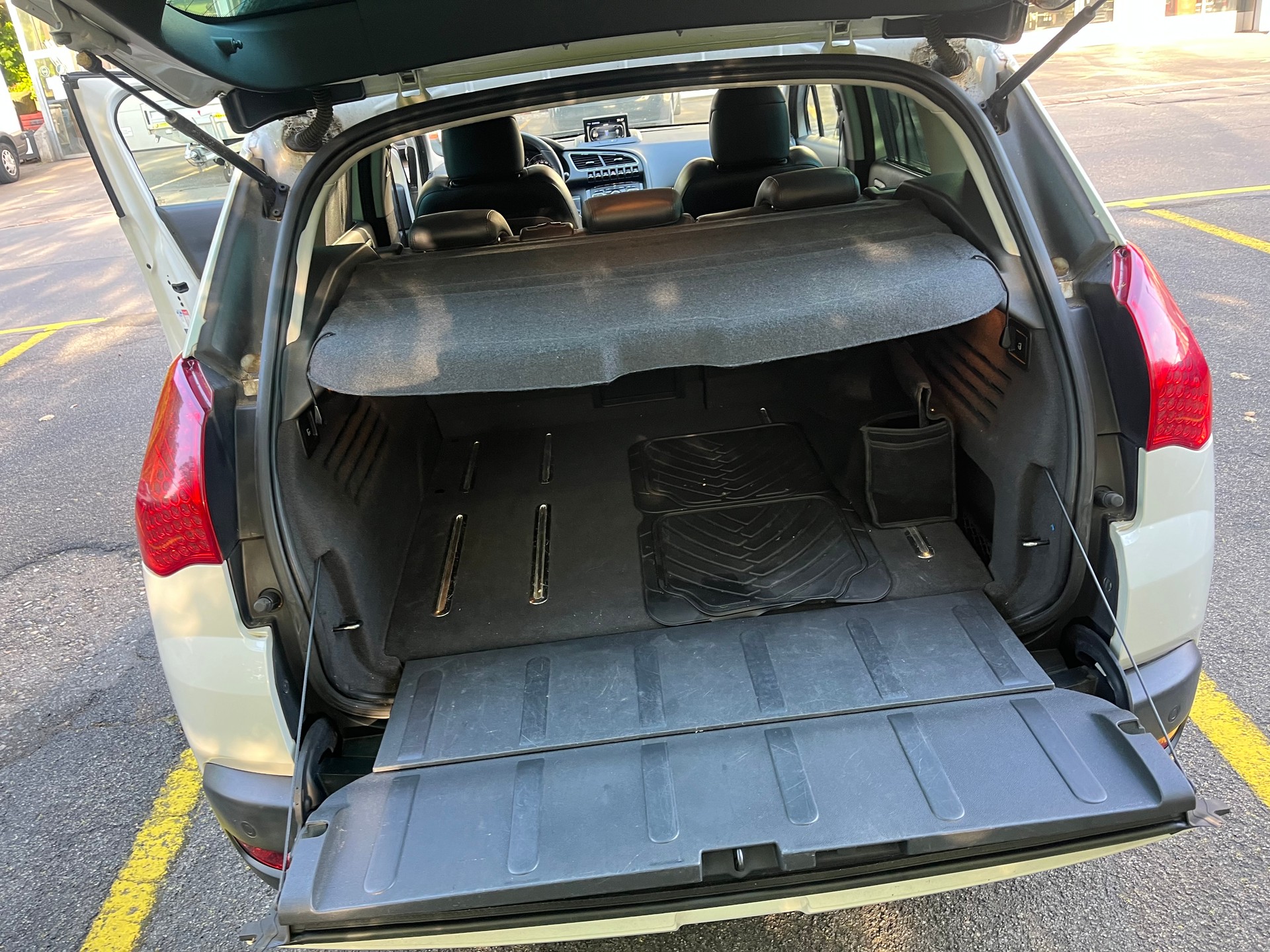 PEUGEOT 3008 HYbrid4 2.0 HDI EGS6-image-12
