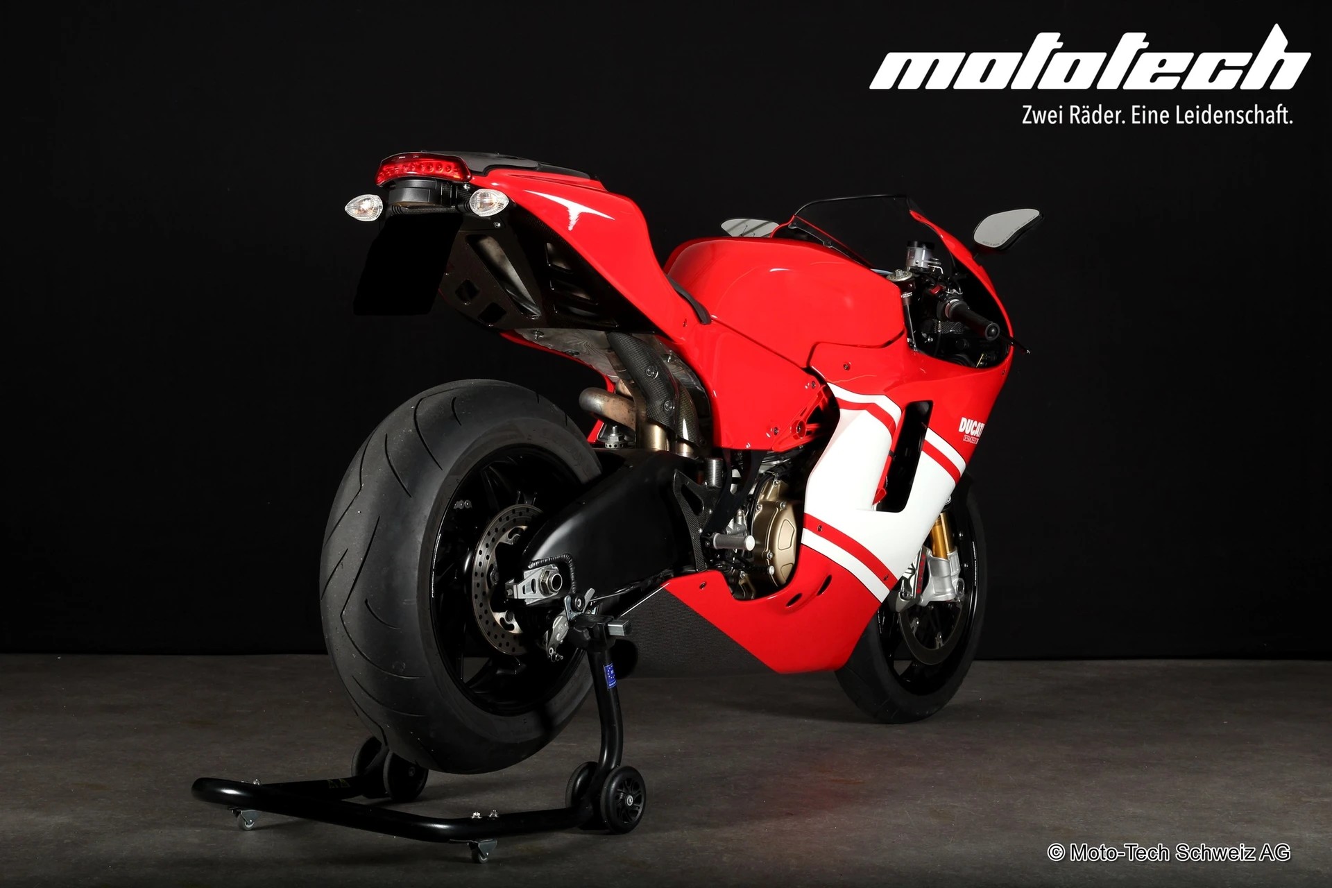 DUCATI DESMOSEDICI RR-showroom-element-2