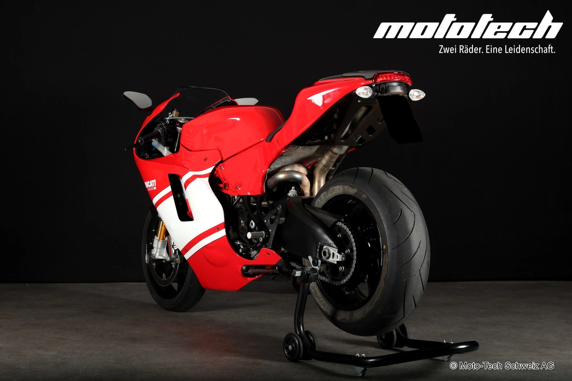 DUCATI DESMOSEDICI RR-showroom-element-3