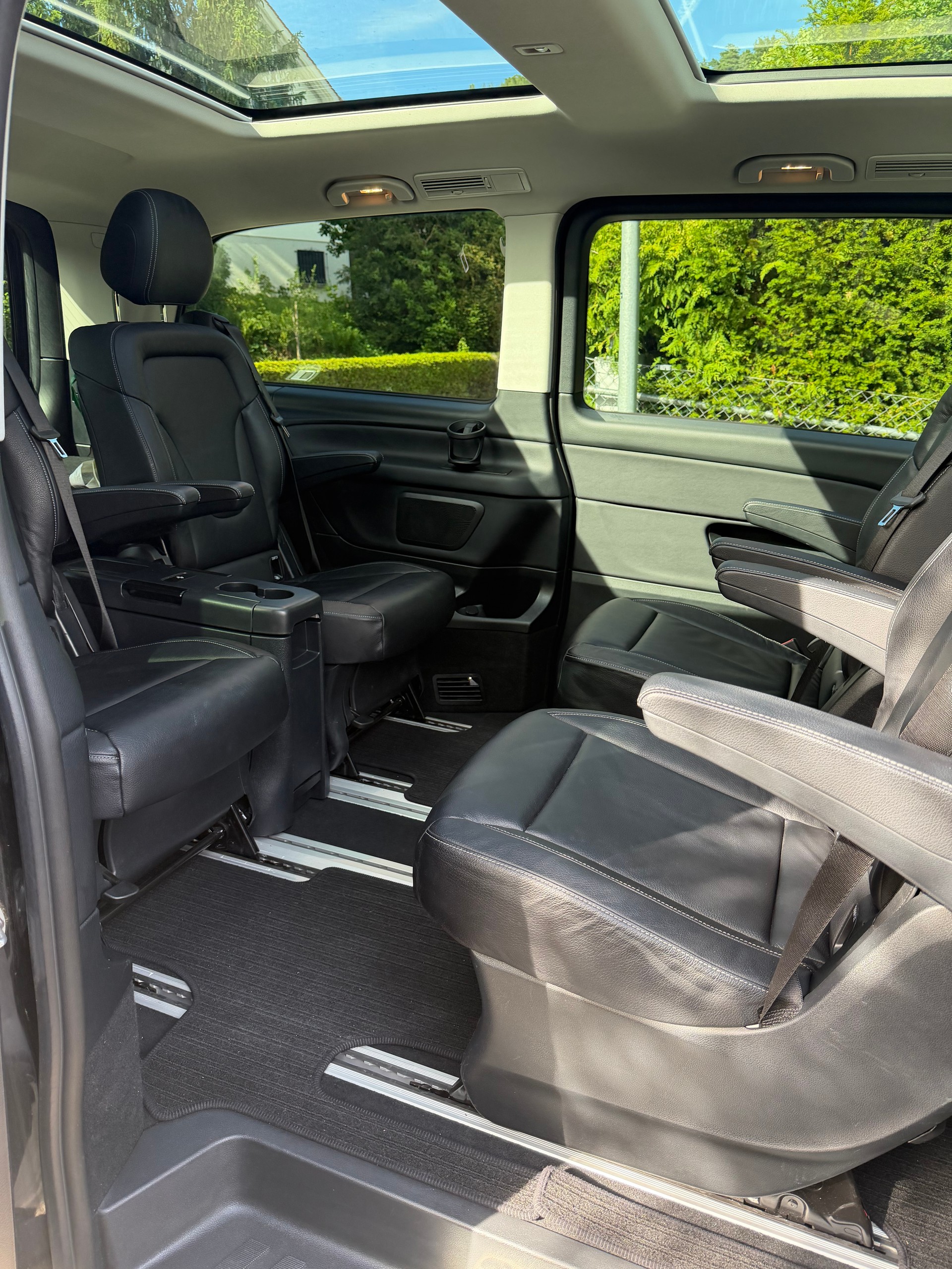 MERCEDES-BENZ V300 lang 4MATIC-image-9