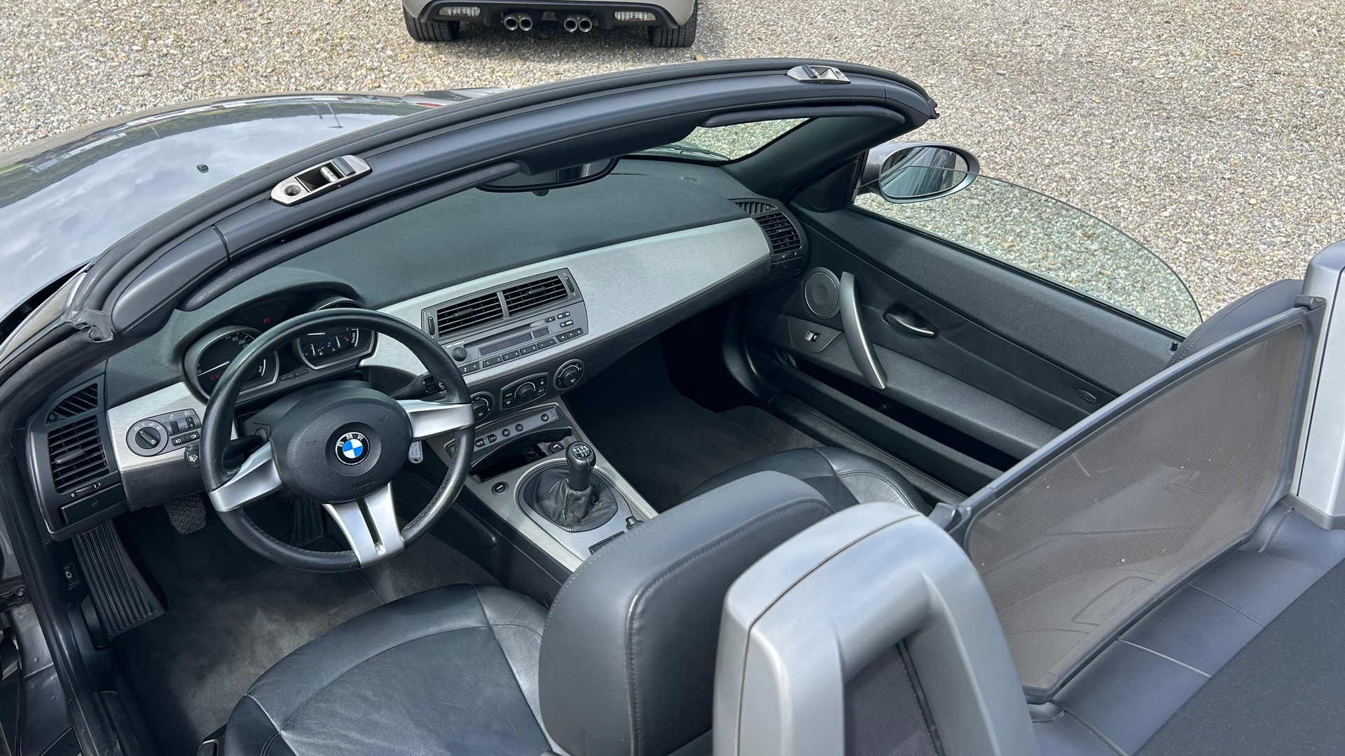 BMW Z4 2.5i Roadster-showroom-element-2