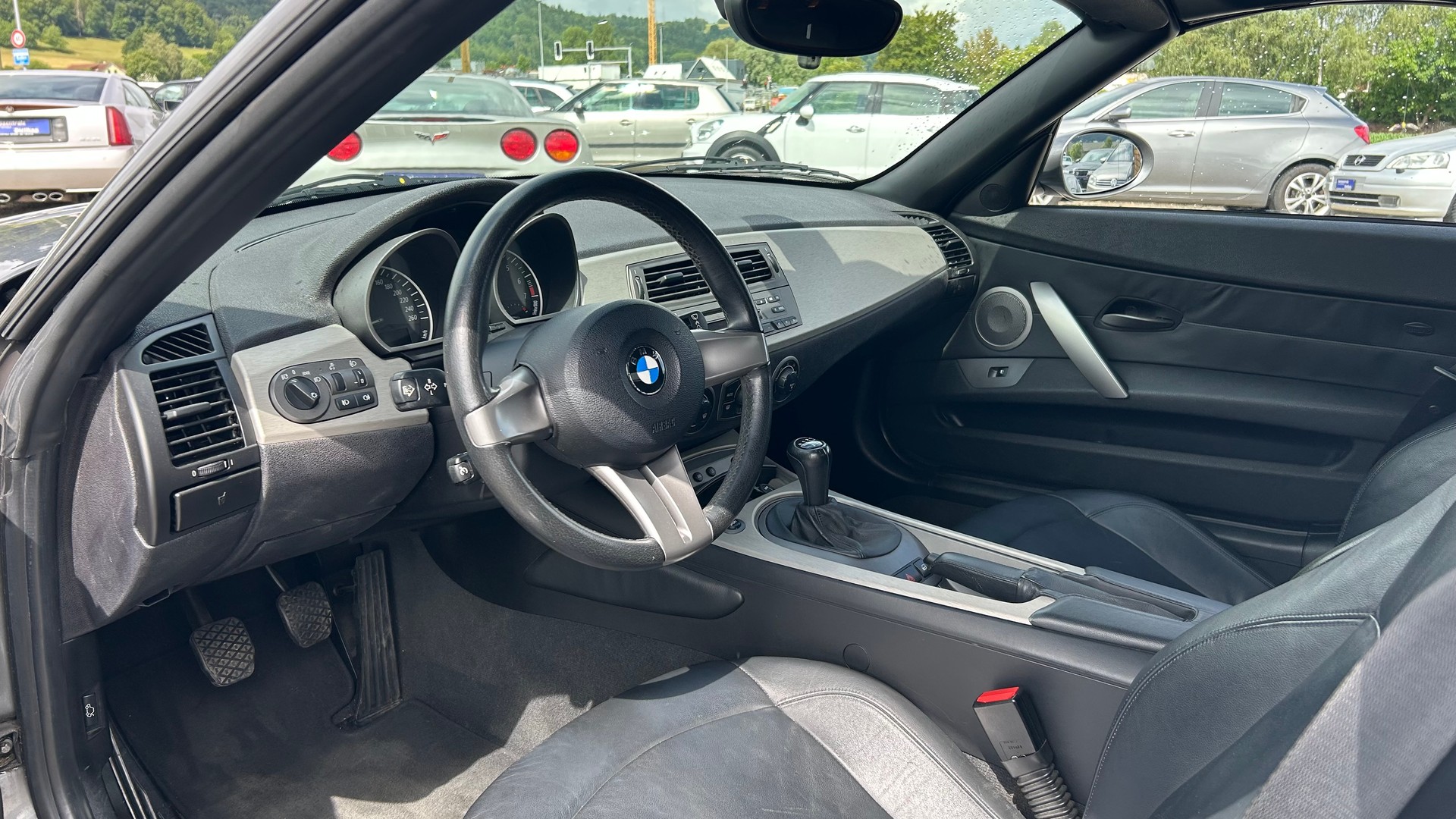 BMW Z4 2.5i Roadster-showroom-element-3