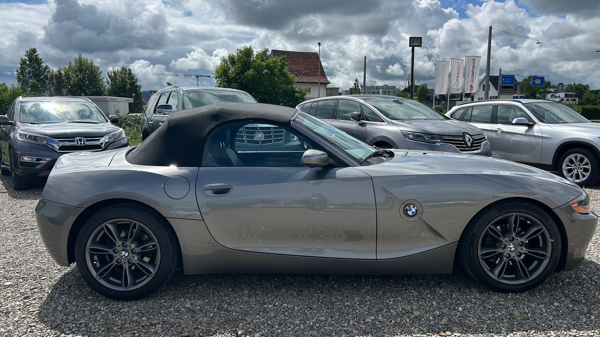 BMW Z4 2.5i Roadster-image-18