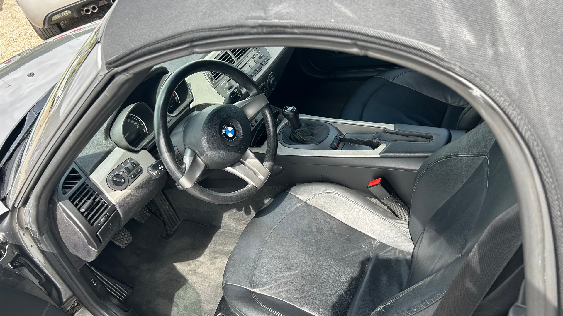 BMW Z4 2.5i Roadster-showroom-element-1