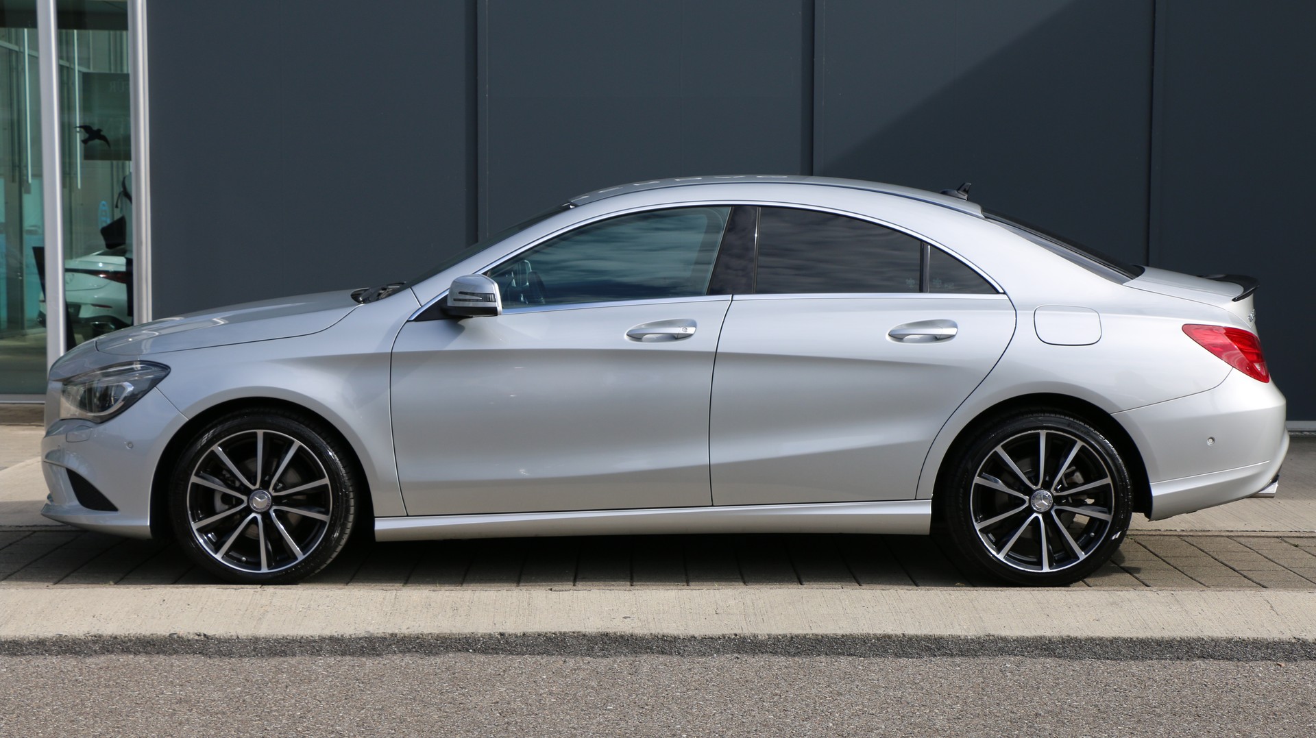 MERCEDES-BENZ CLA 200 Urban-image-2
