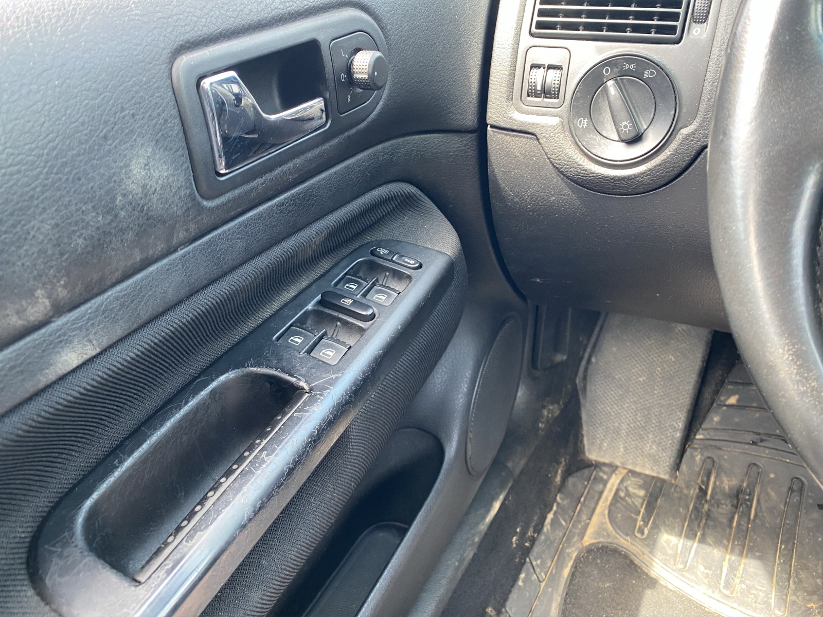 VW Golf 1.9 TDI 130,PS 4X4 Generation 4Motion-image-12