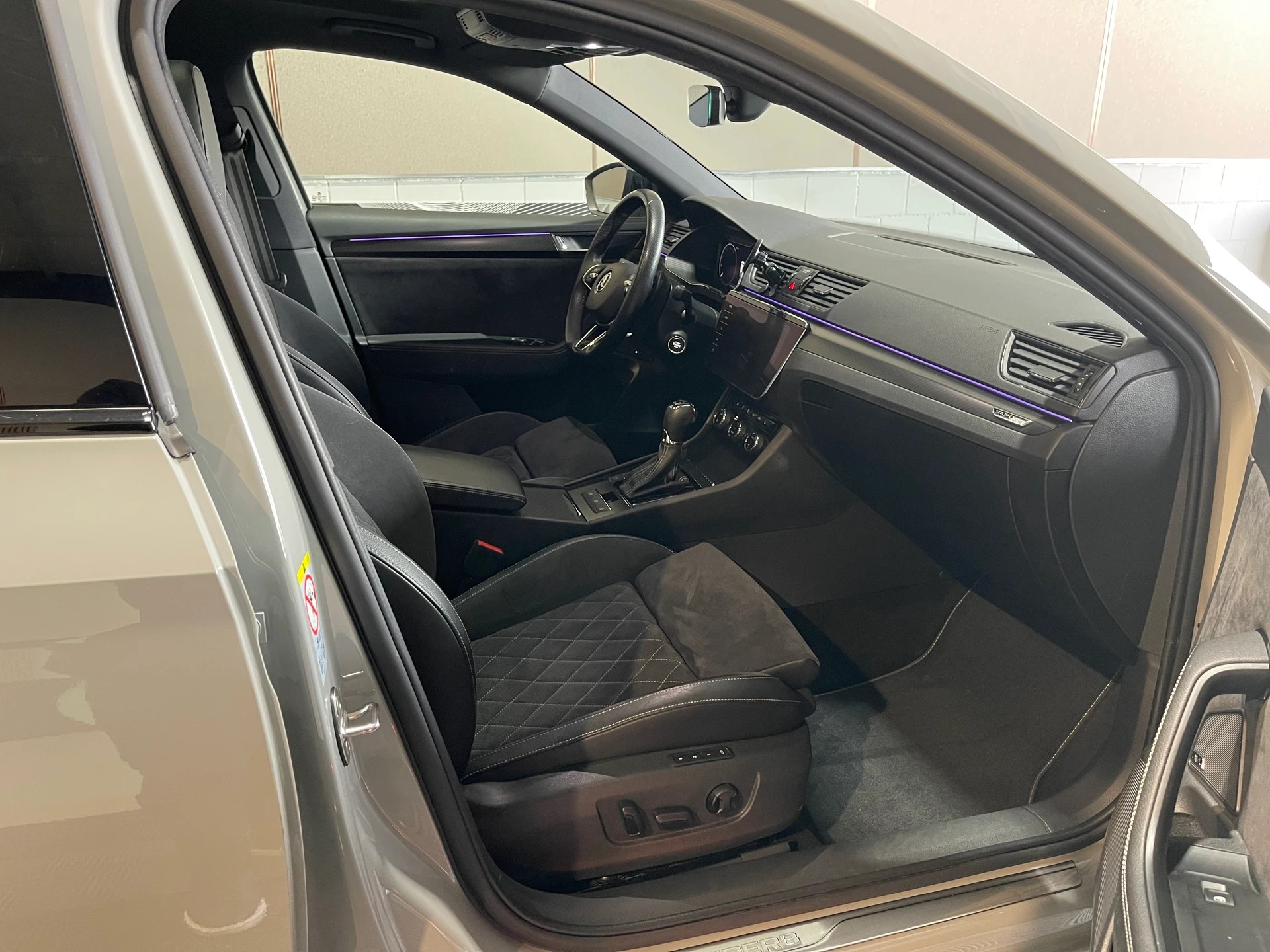 SKODA Superb Combi 2.0 TDi SportLine 4x4 DSG-image-8