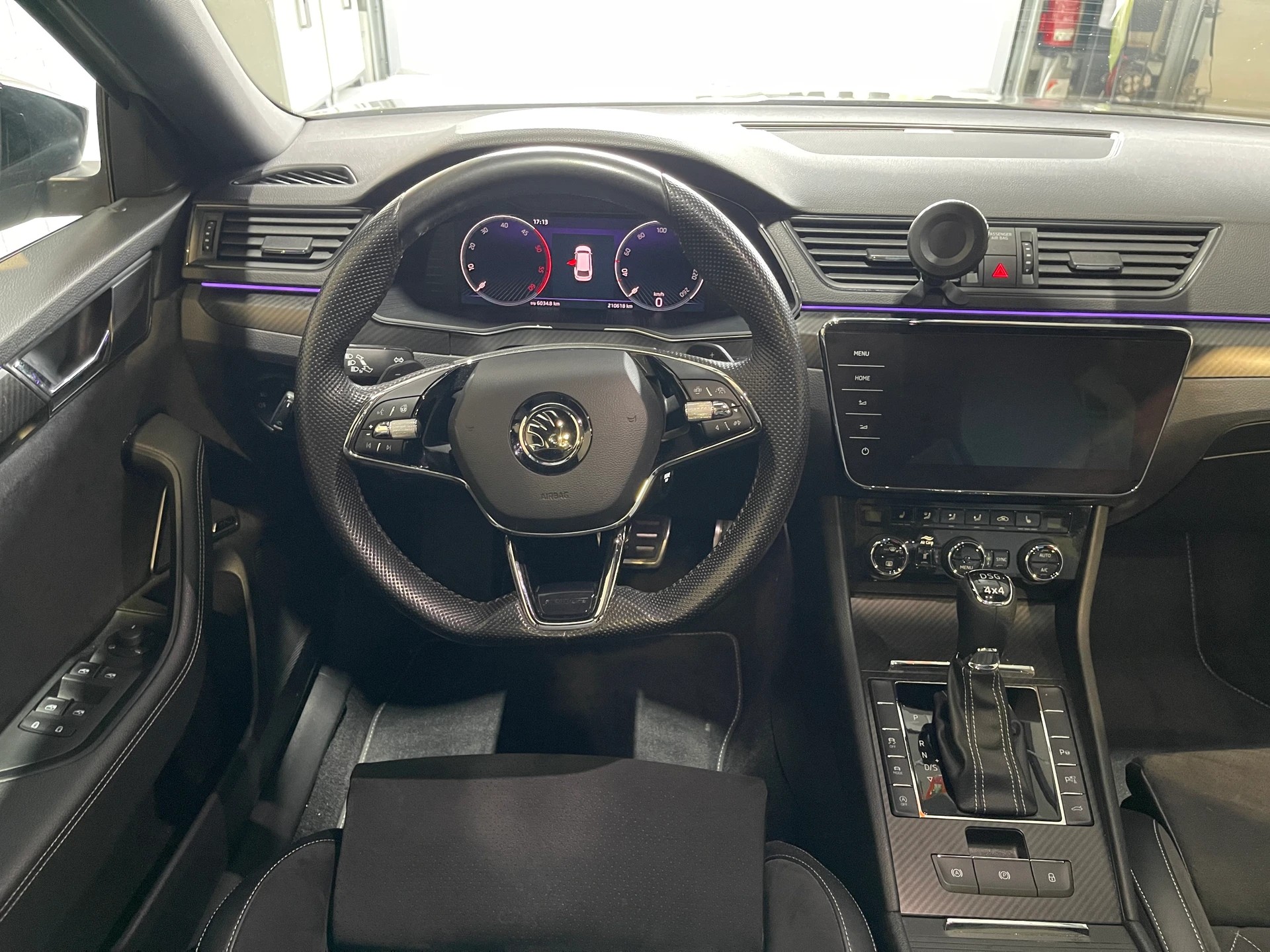 SKODA Superb Combi 2.0 TDi SportLine 4x4 DSG-image-6