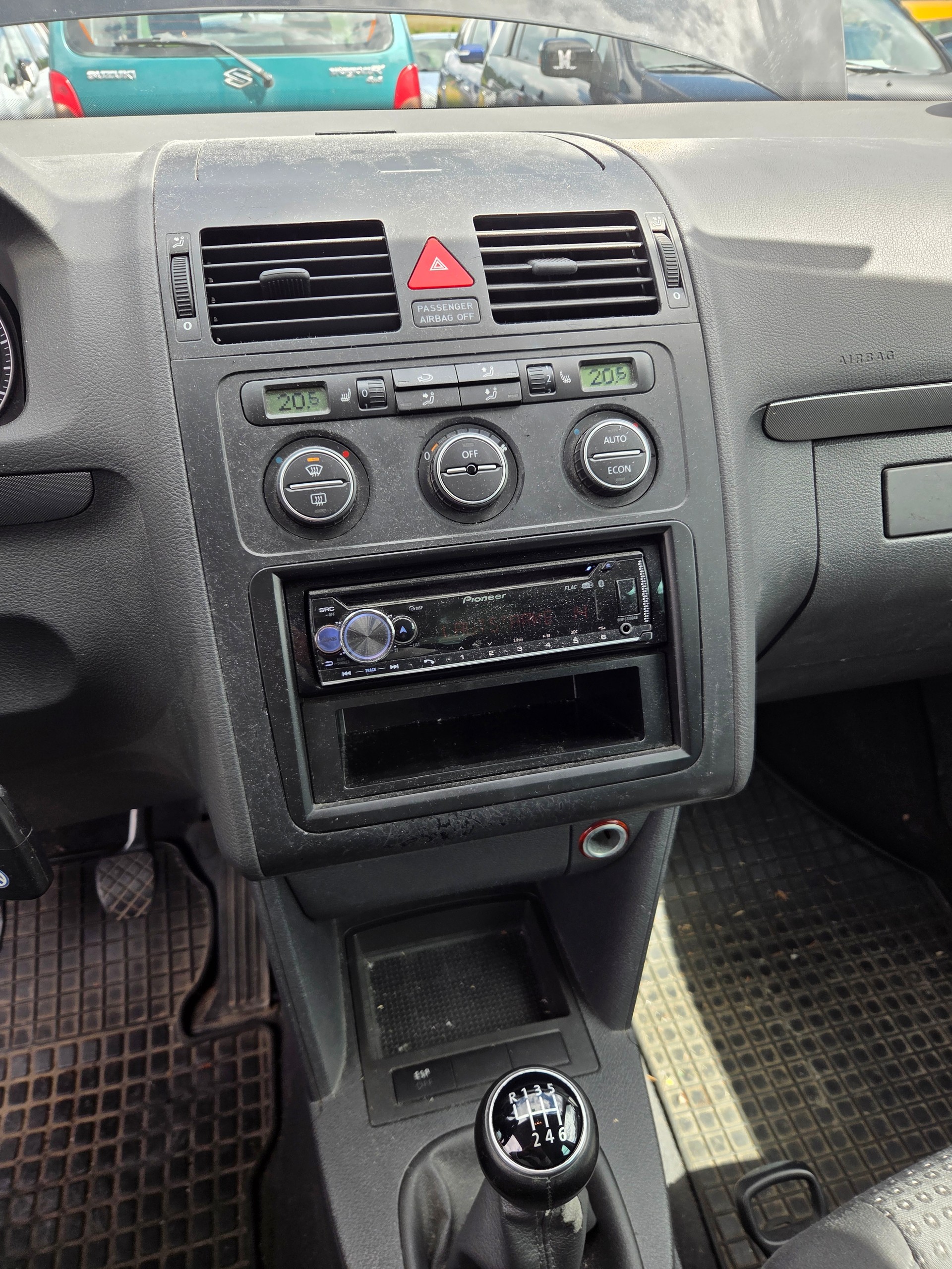 VW Touran 2.0 FSI Highline-image-7
