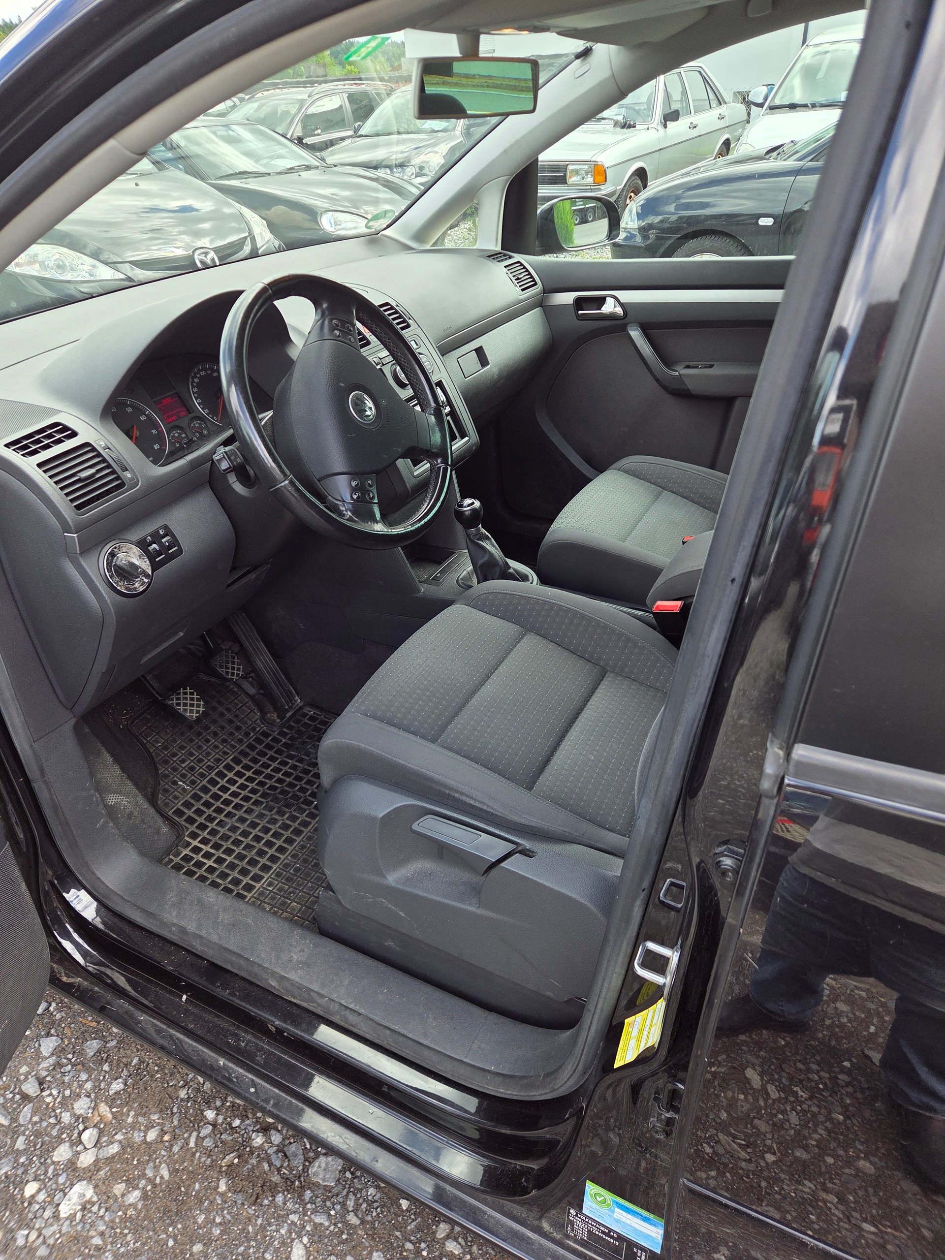 VW Touran 2.0 FSI Highline-image-6
