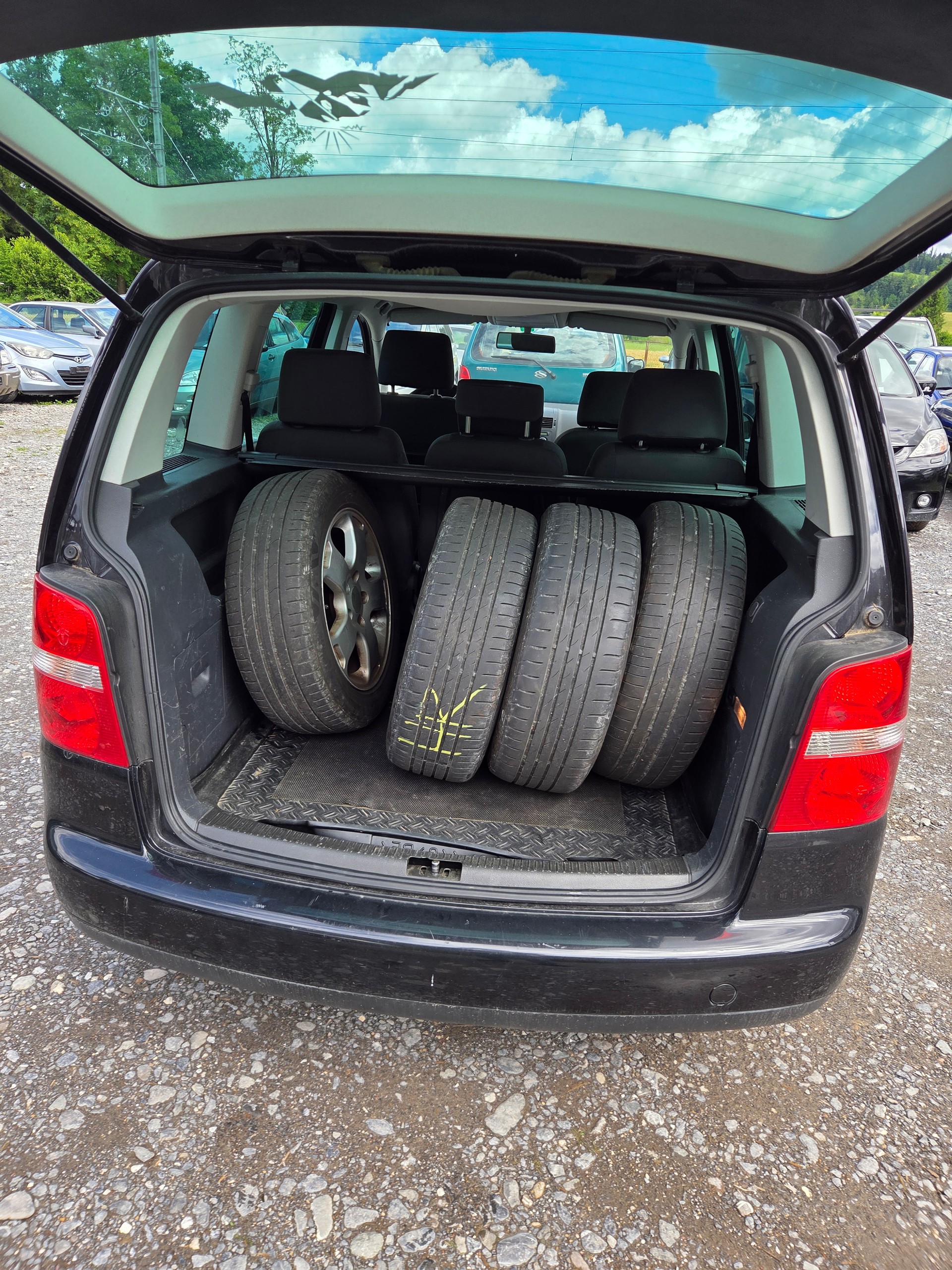 VW Touran 2.0 FSI Highline-image-4