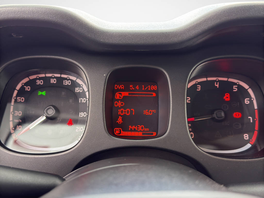 FIAT Panda 1.0 Hybrid Cross-image-10
