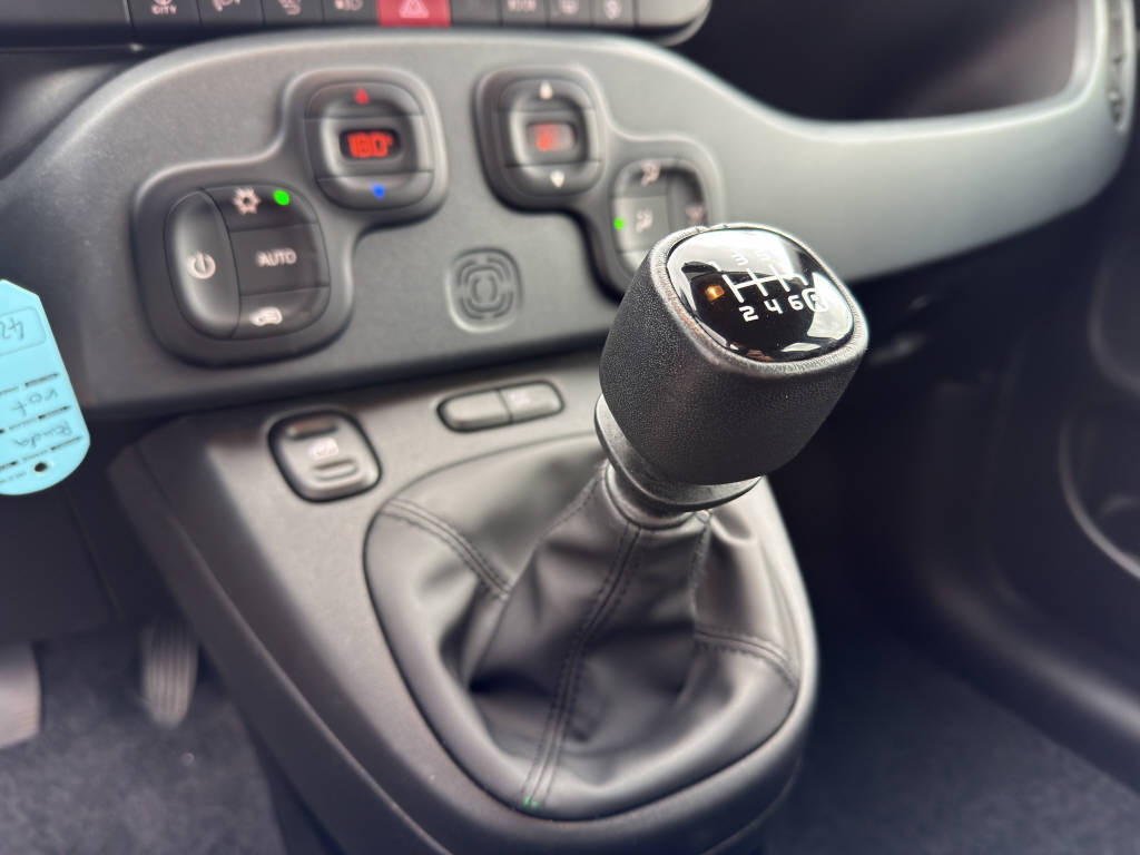 FIAT Panda 1.0 Hybrid Cross-image-12