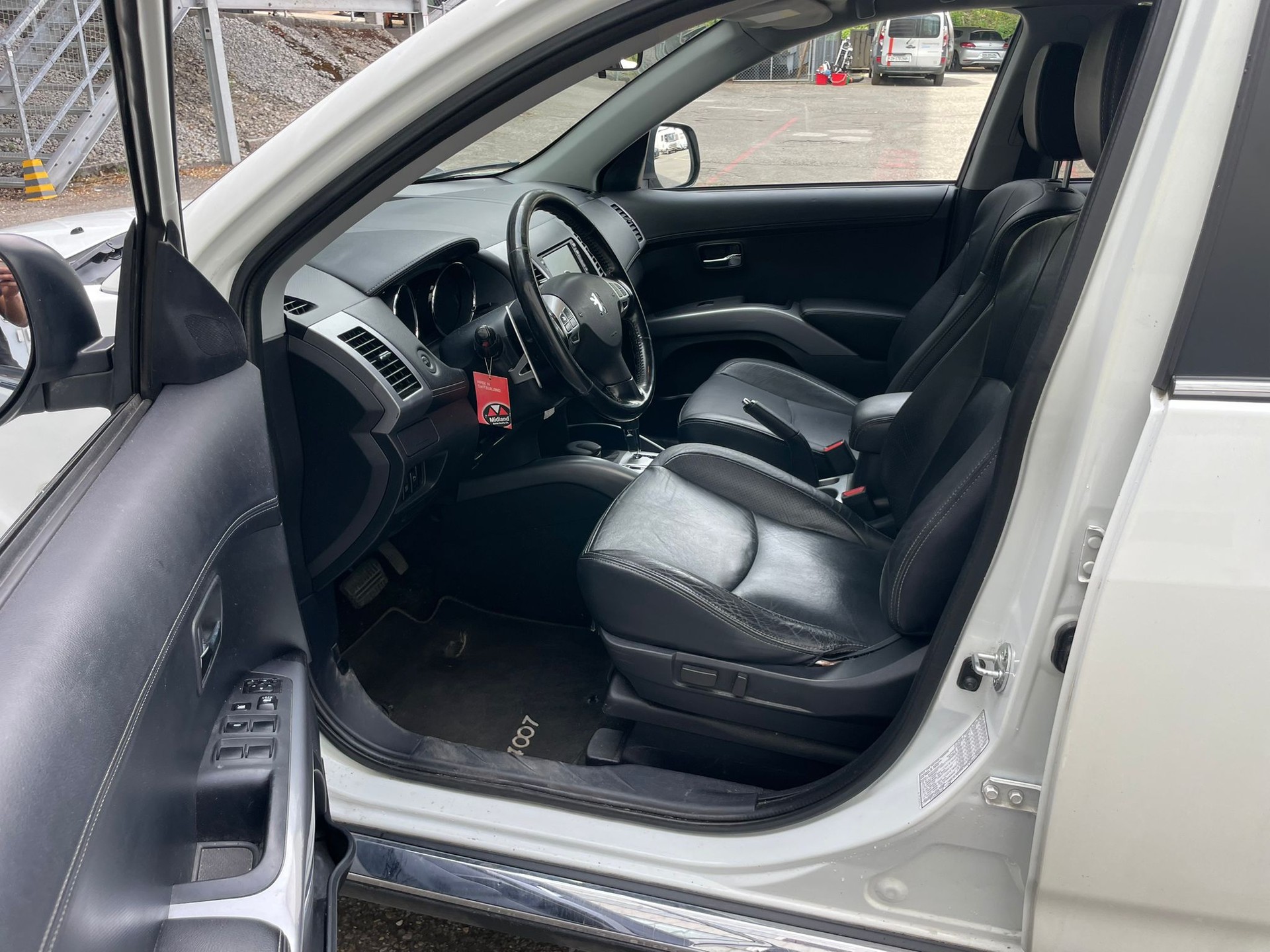 PEUGEOT 4007 2.4 Platinum Edition CVT-image-9