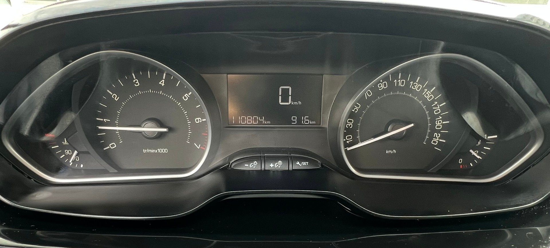 PEUGEOT 208 1.2 PureTech Active-image-9
