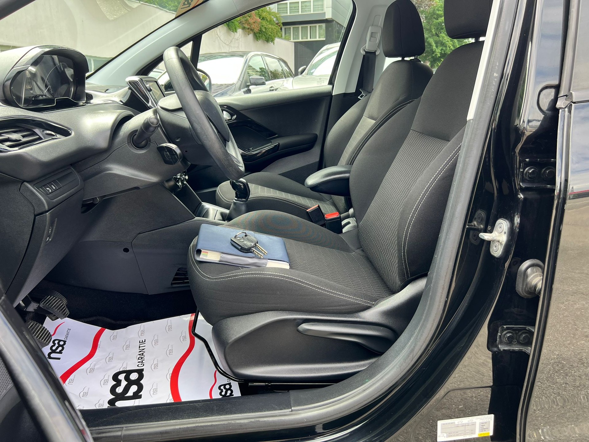 PEUGEOT 208 1.2 PureTech Active-image-6