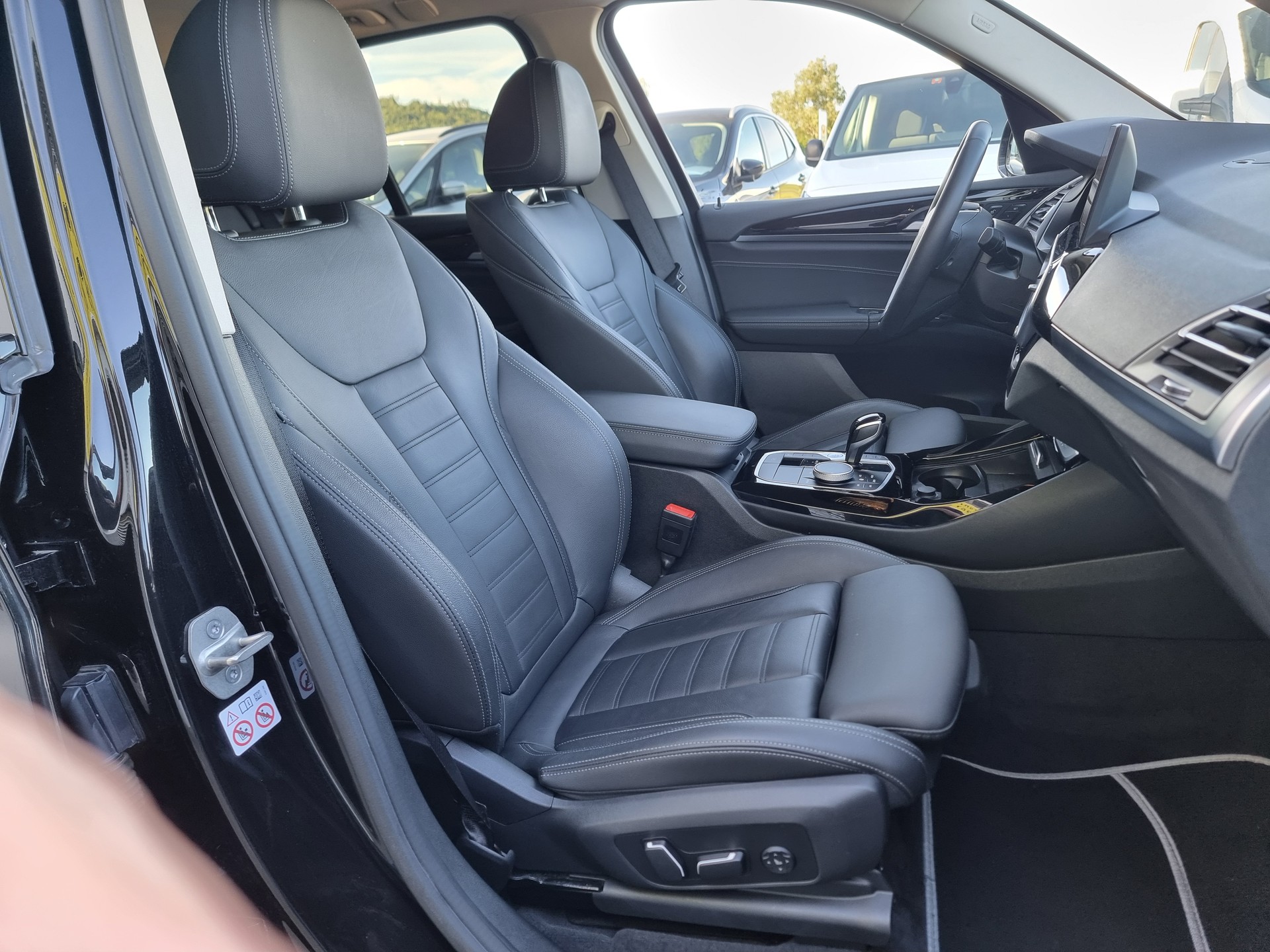 BMW X3 xDrive 20i-image-13