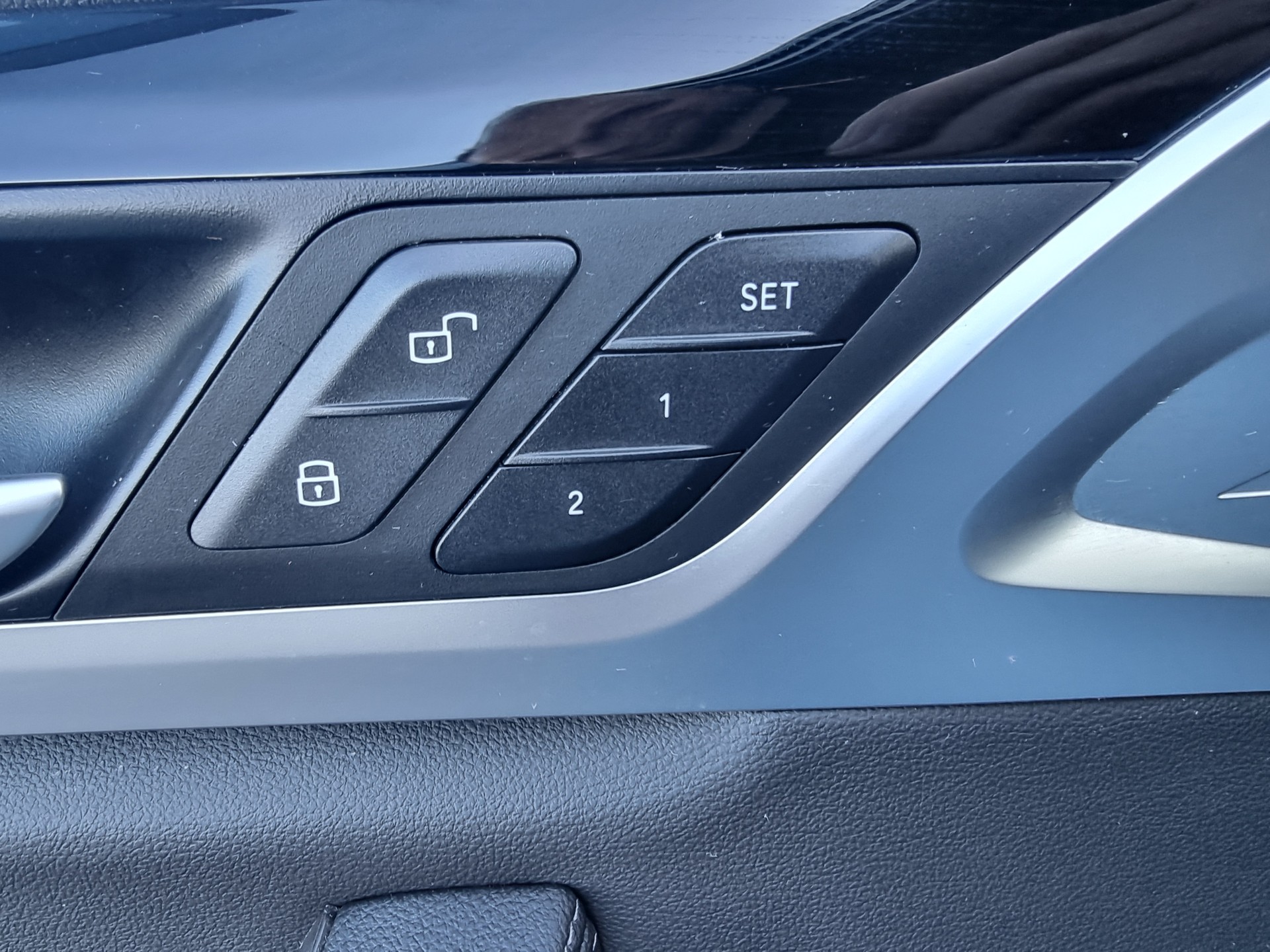 BMW X3 xDrive 20i-image-9