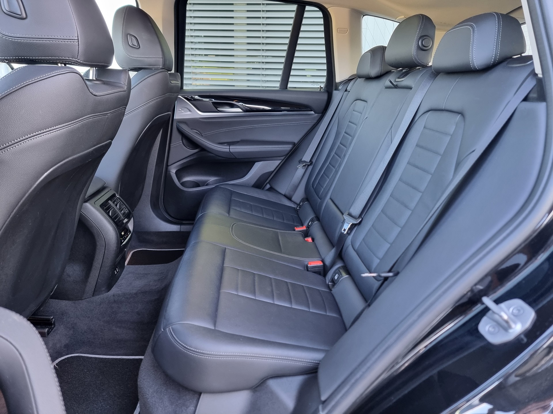 BMW X3 xDrive 20i-image-12