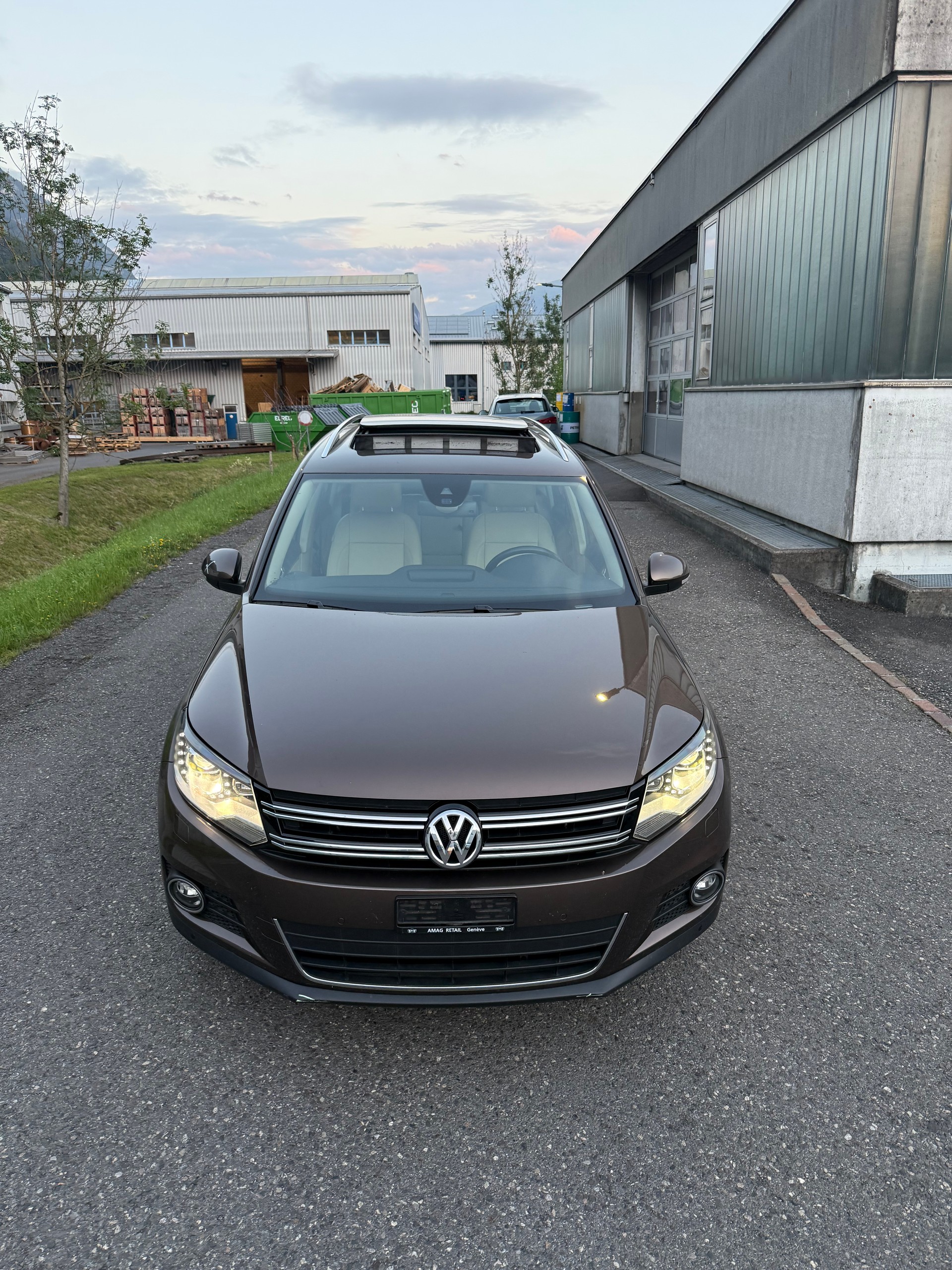 VW Tiguan 2.0 TSI Track&Style 4Motion DSG-image-2