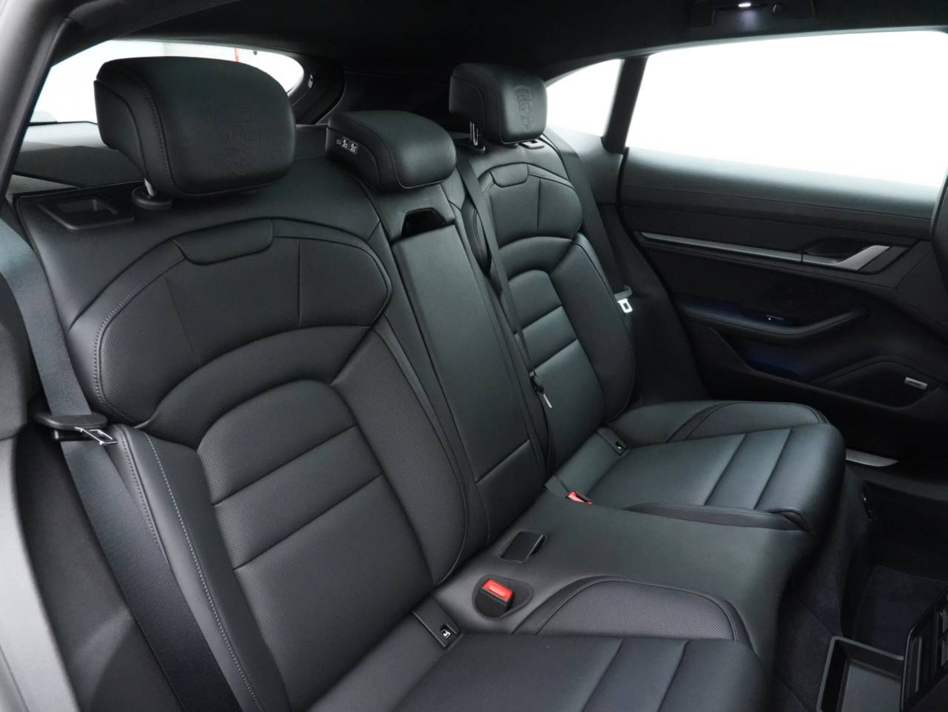 PORSCHE Taycan 4S Cross Turismo-image-30