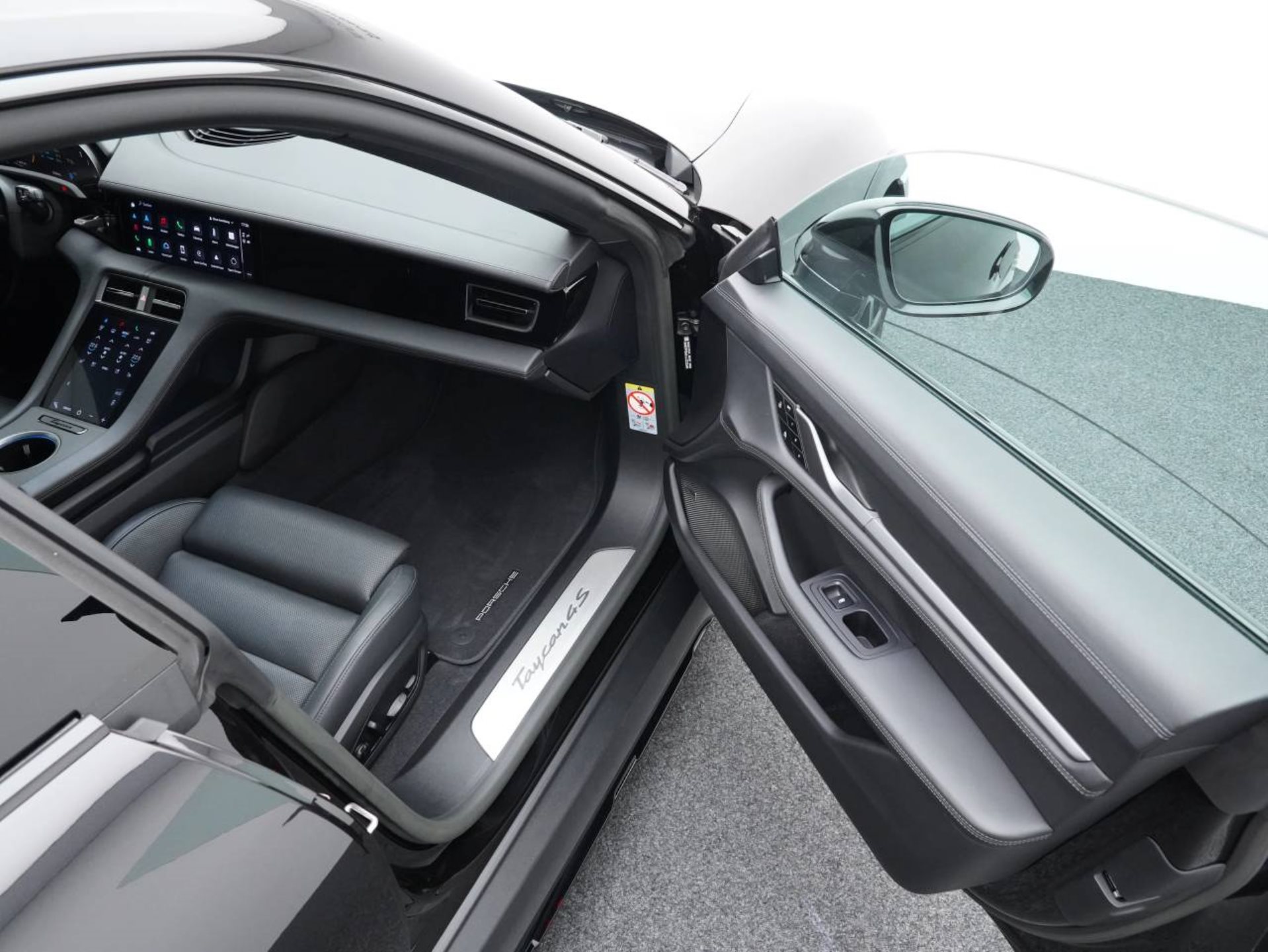 PORSCHE Taycan 4S Cross Turismo-image-23