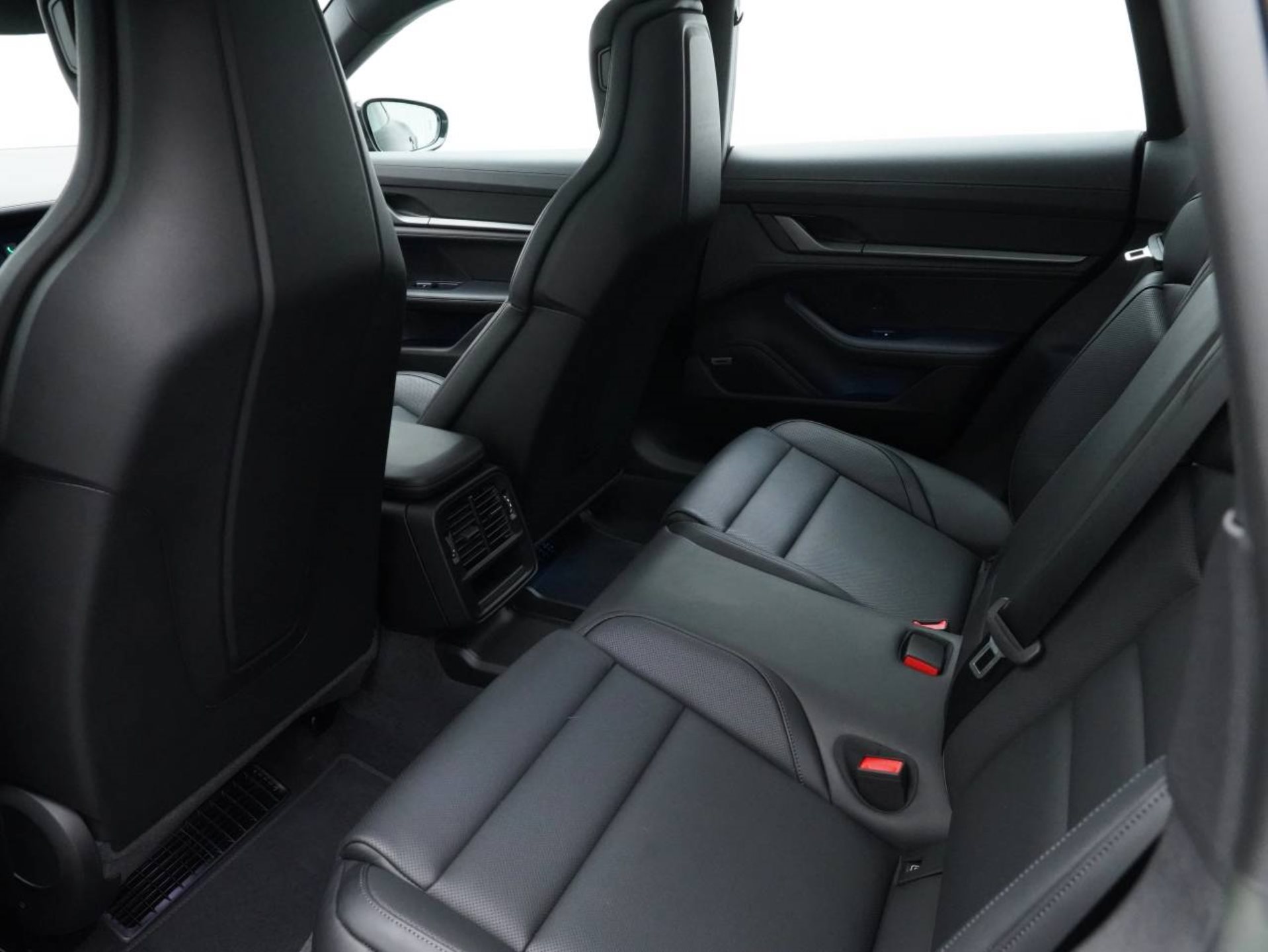 PORSCHE Taycan 4S Cross Turismo-image-28