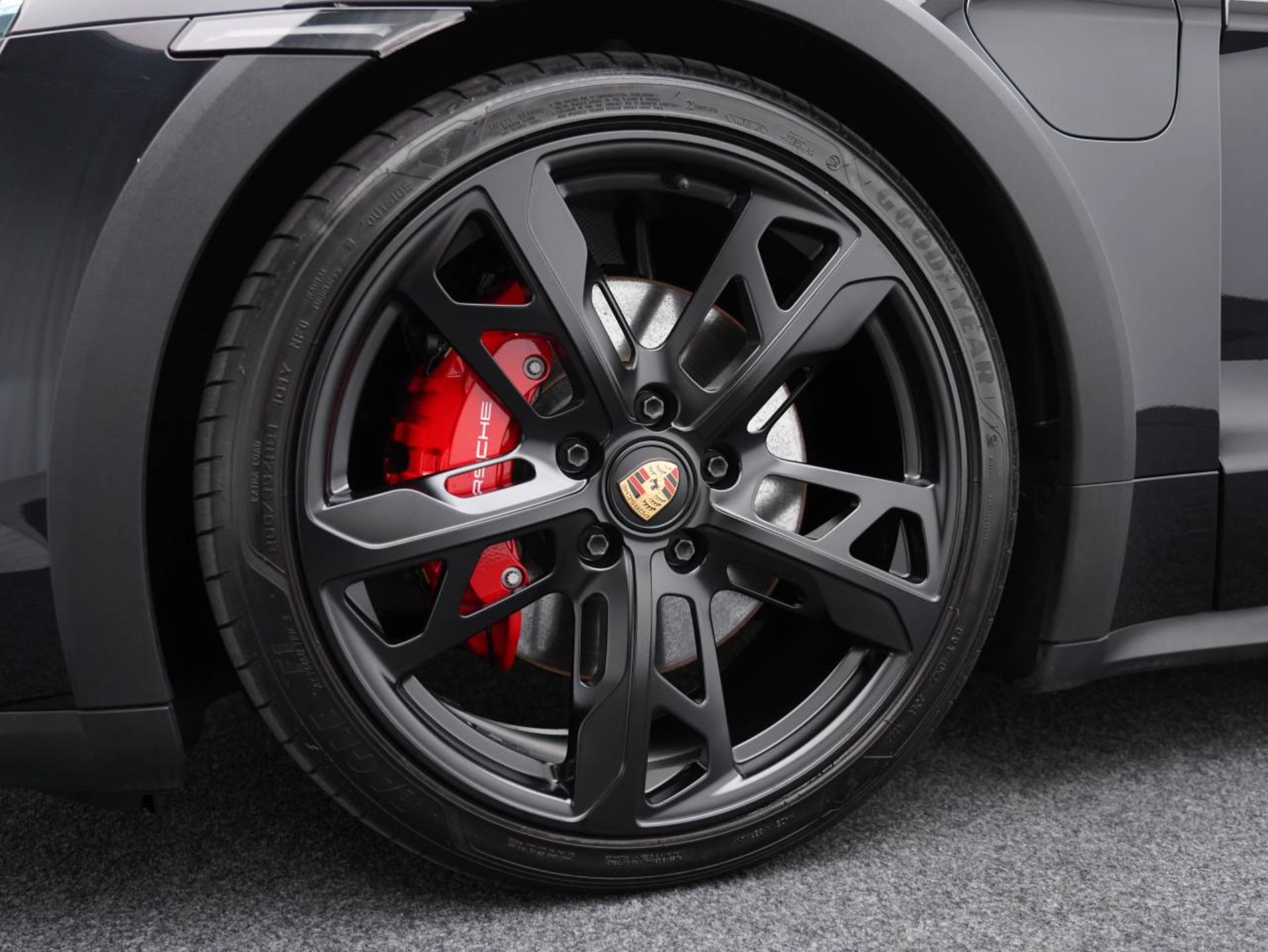PORSCHE Taycan 4S Cross Turismo-image-10