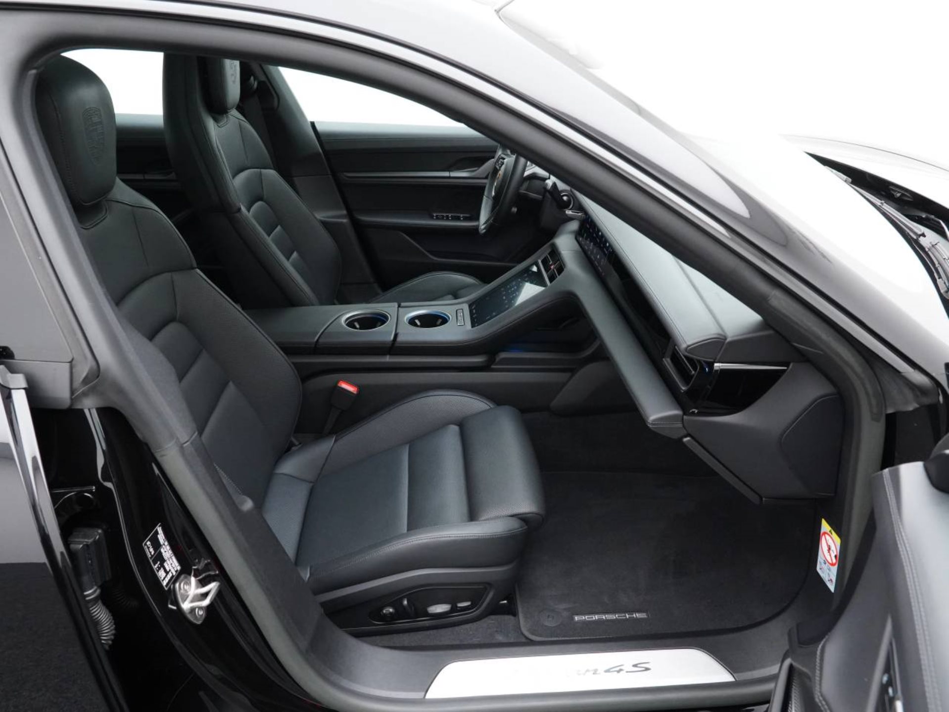 PORSCHE Taycan 4S Cross Turismo-image-25