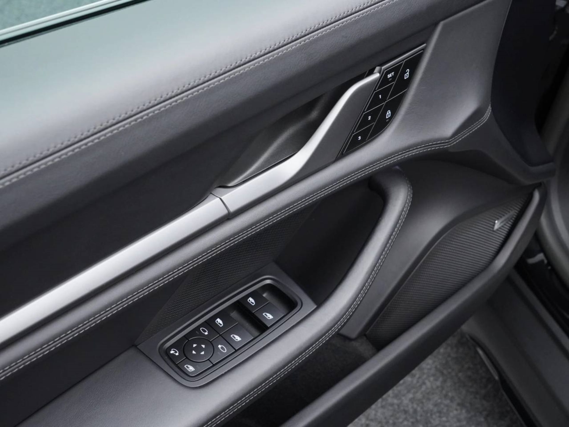 PORSCHE Taycan 4S Cross Turismo-image-21
