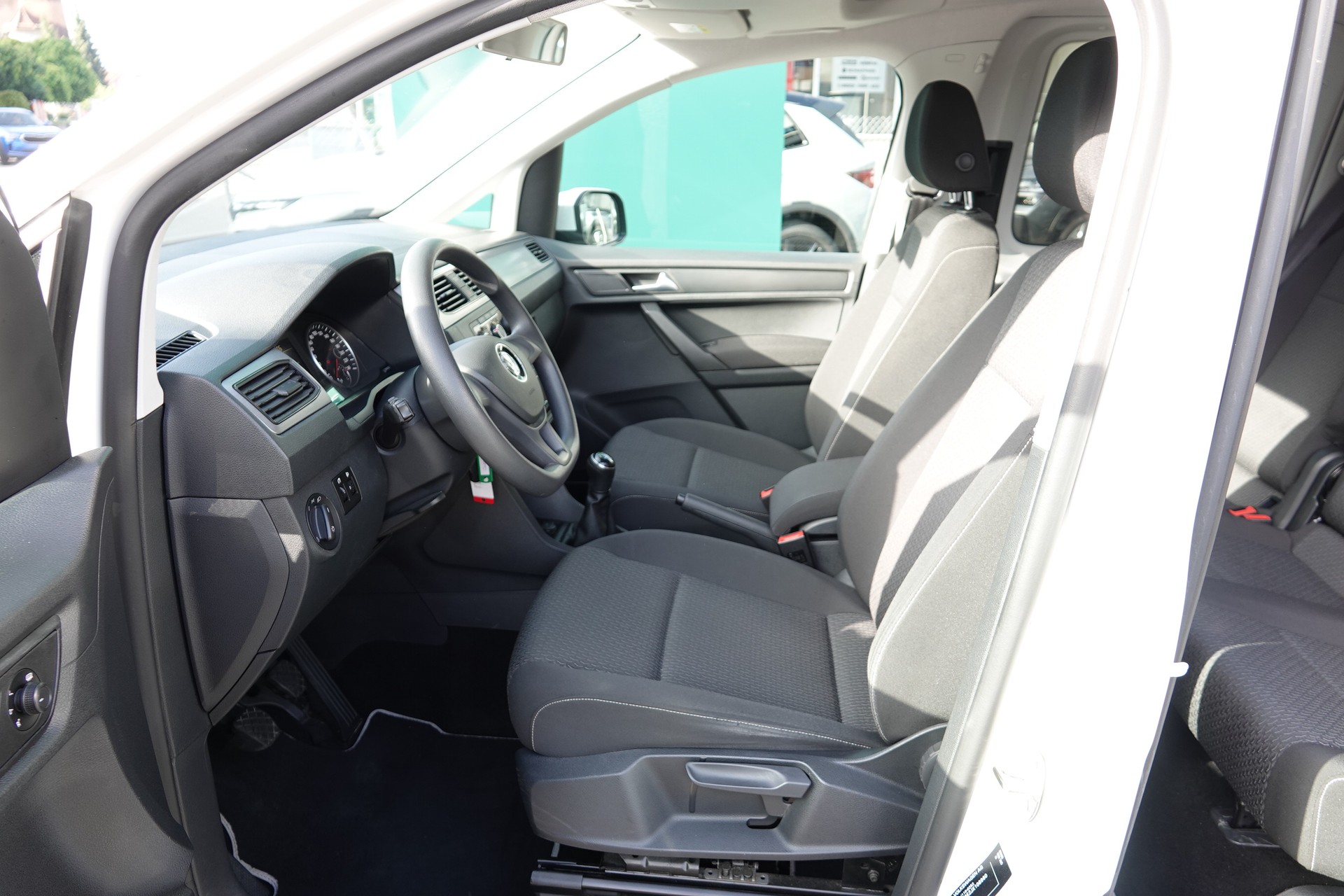 VW Caddy 1.2 TSI Family Beach-image-12