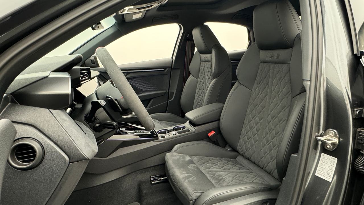 AUDI RS3 Limousine 2.5 TSI quattro S-tronic-image-4