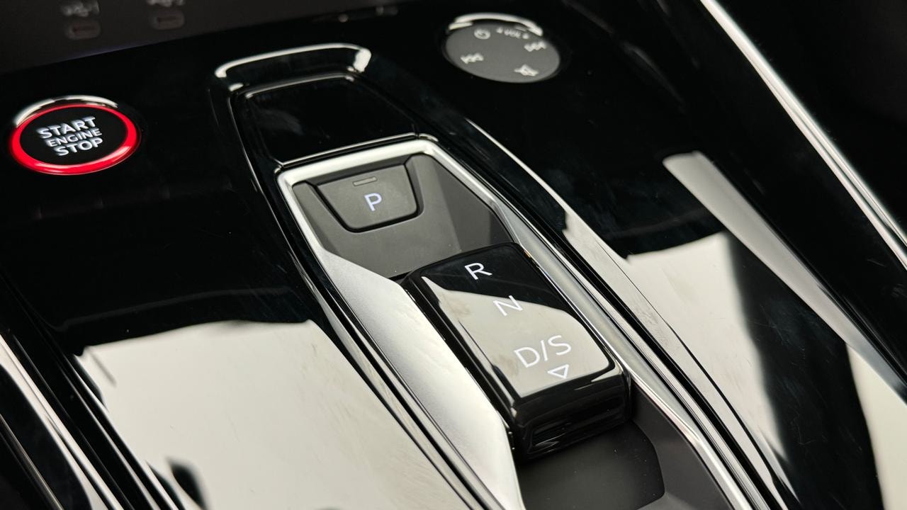 AUDI RS3 Limousine 2.5 TSI quattro S-tronic-image-10