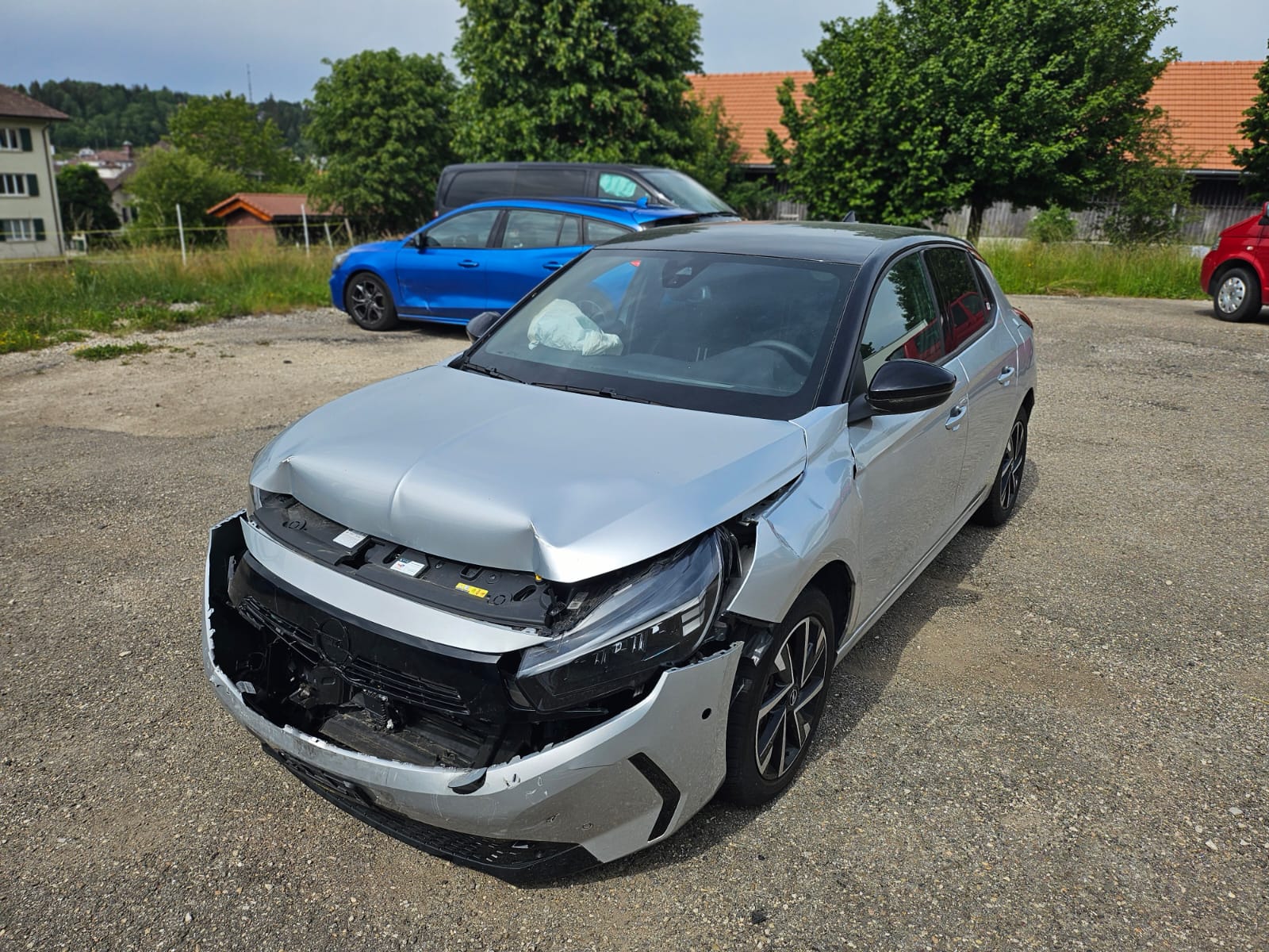 OPEL Corsa 1.2 MHEV GS Celebration BESCHADIGT ENDOMMAGE-image-11