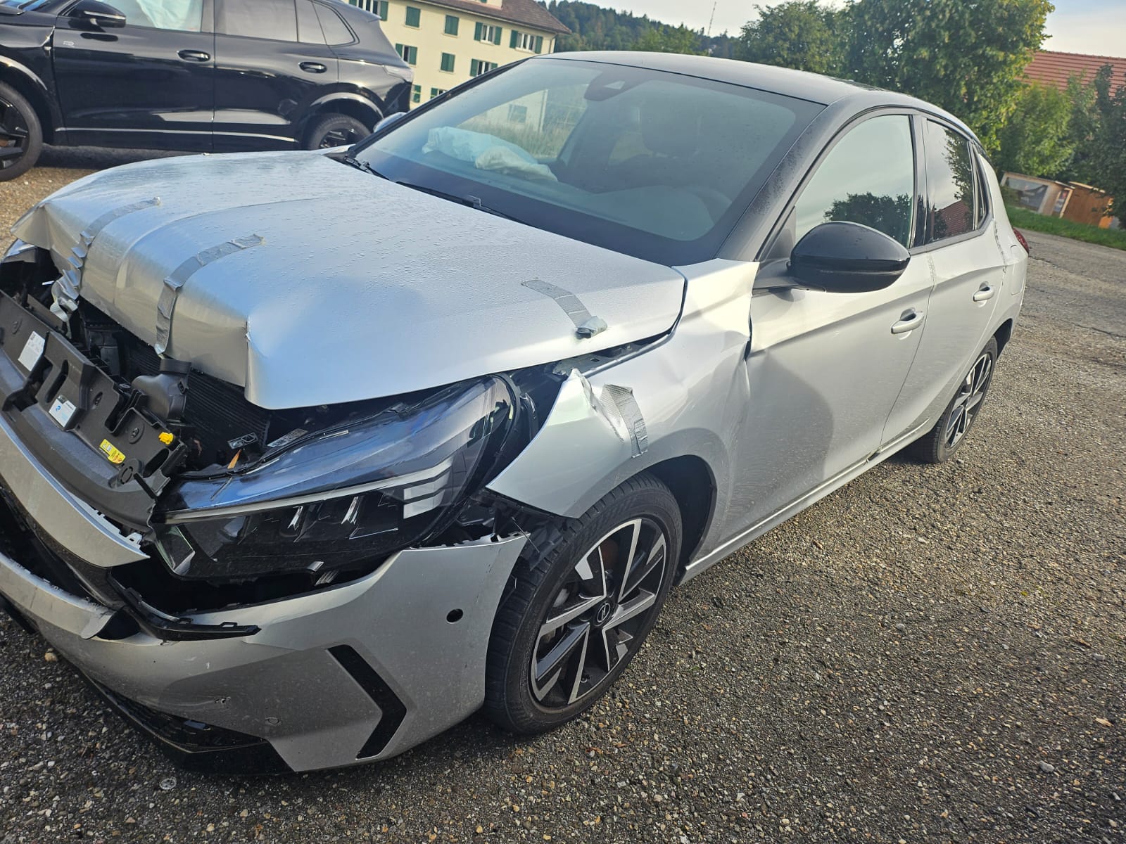 OPEL Corsa 1.2 MHEV GS Celebration BESCHADIGT ENDOMMAGE-image-10