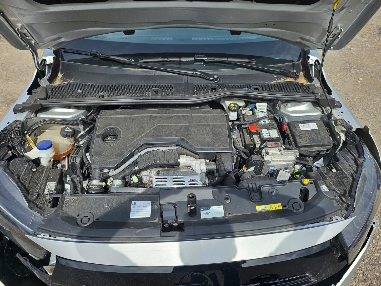 OPEL Corsa 1.2 MHEV GS Celebration BESCHADIGT ENDOMMAGE-image-13