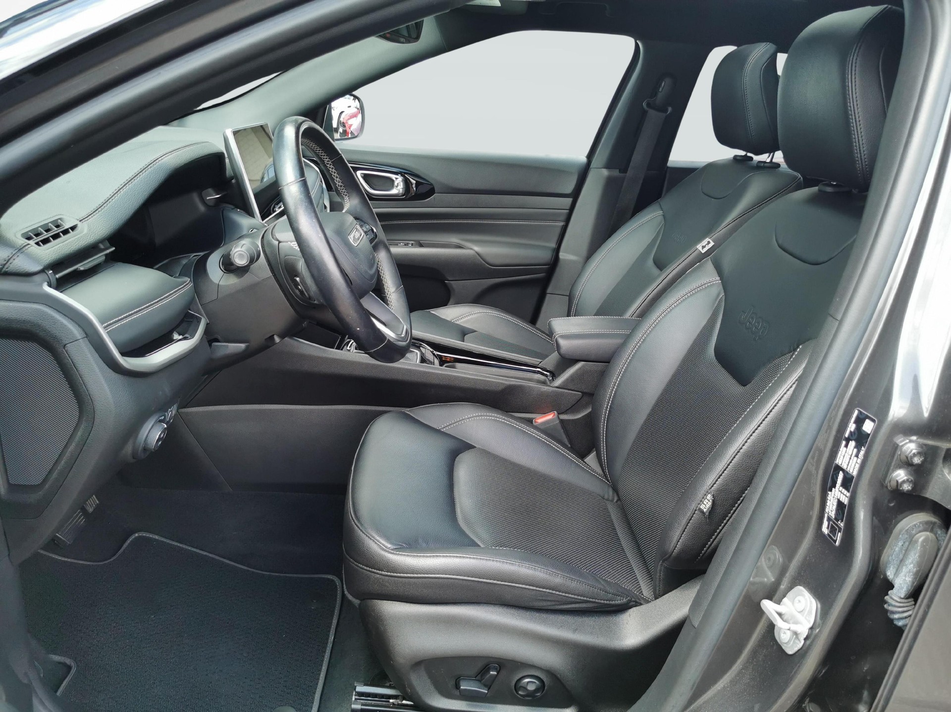 JEEP Compass 1.3 Turbo Limited-image-4