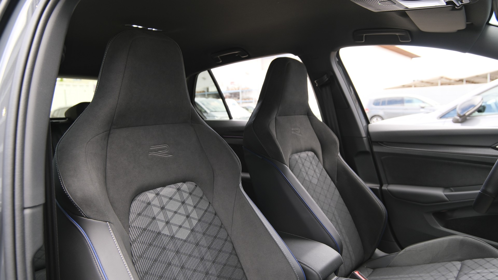 VW Golf 1.5 e TSI mHEV R-Line DSG * Black Style *-image-13