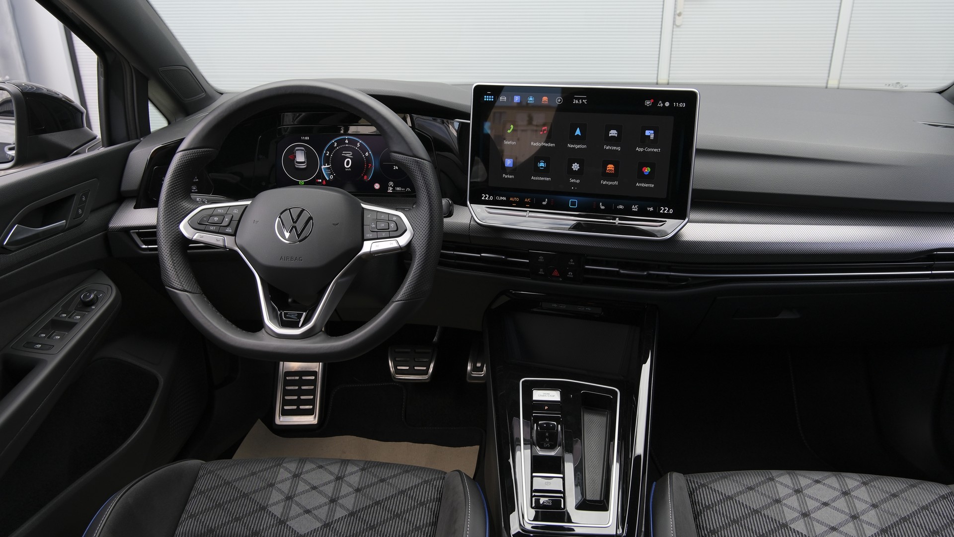 VW Golf 1.5 e TSI mHEV R-Line DSG * Black Style *-image-16