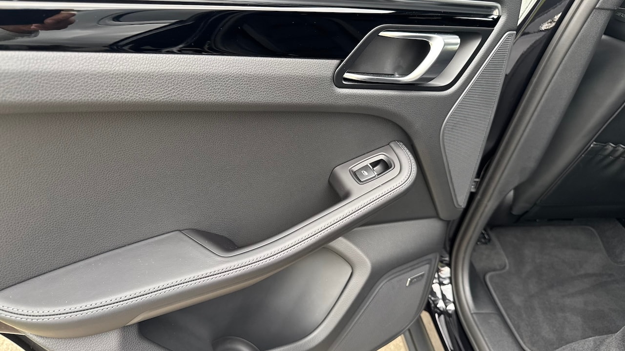 PORSCHE Macan S PDK-image-29
