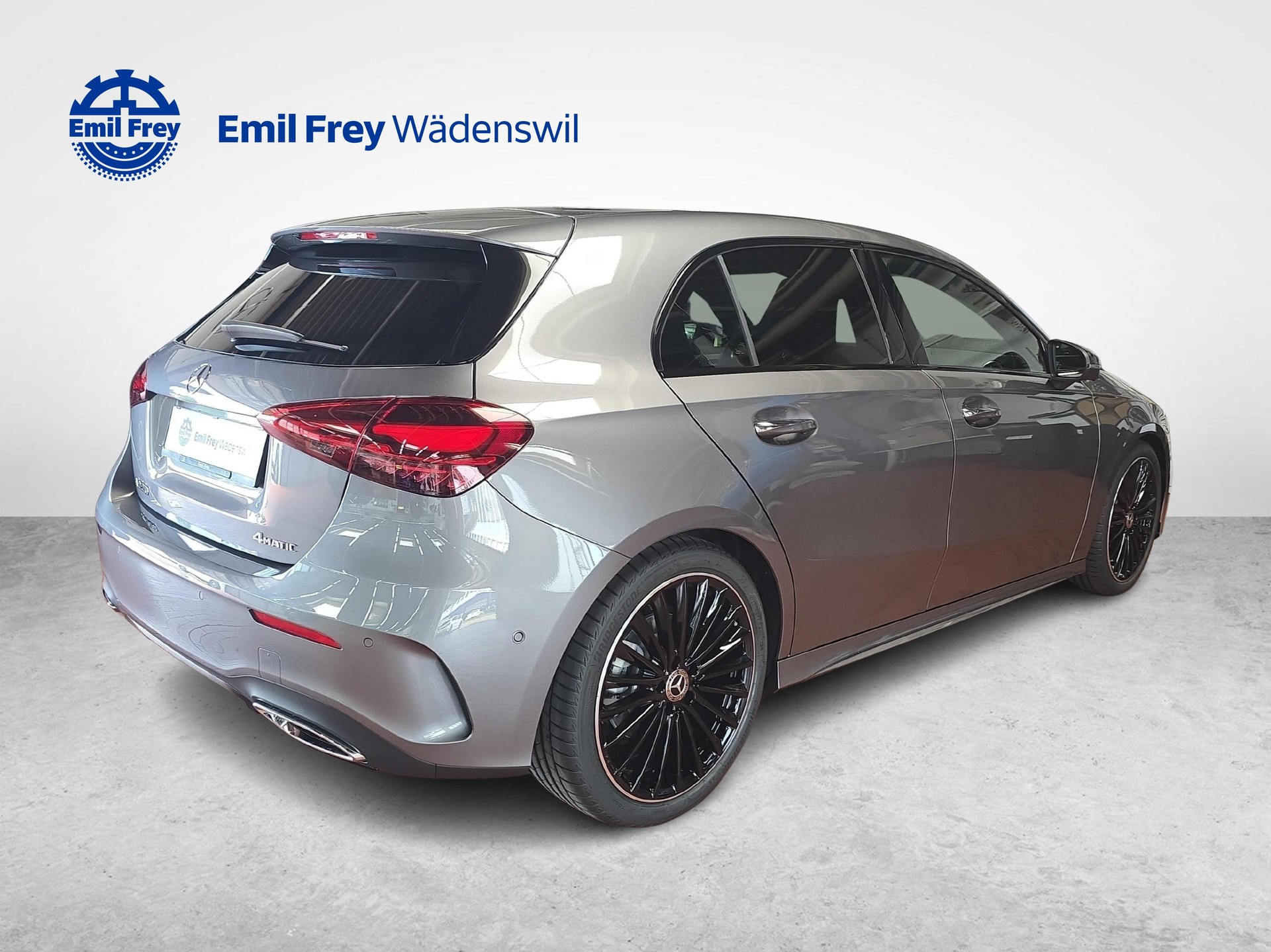 MERCEDES-BENZ A 220 4MATIC AMG Line-image-3
